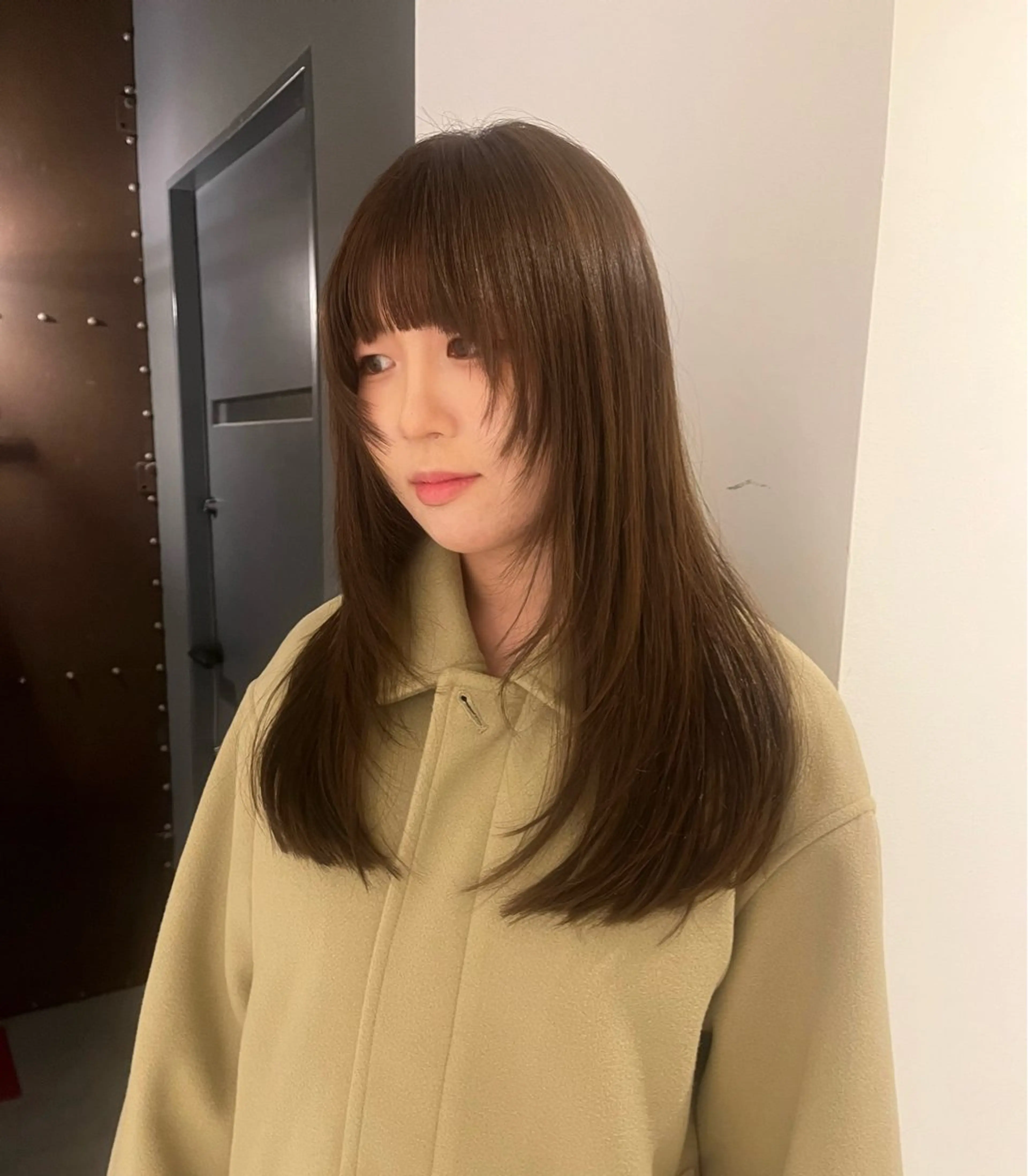 セミロング カット ヘアカラー トリートメント あやか/ベージュ /透け感カラーのヘアスタイル