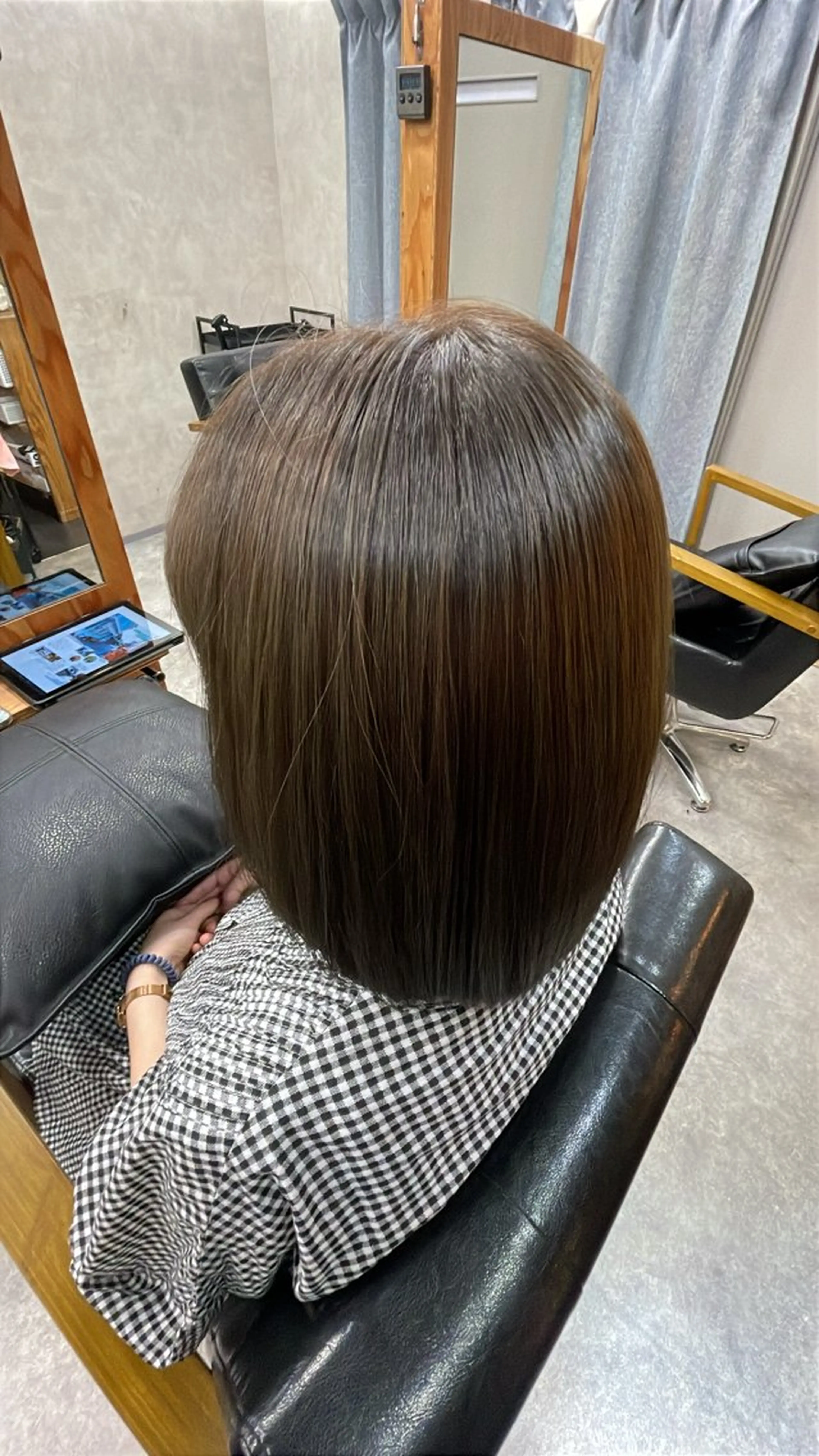 ミディアム カラー 荒川 桃花のヘアスタイル