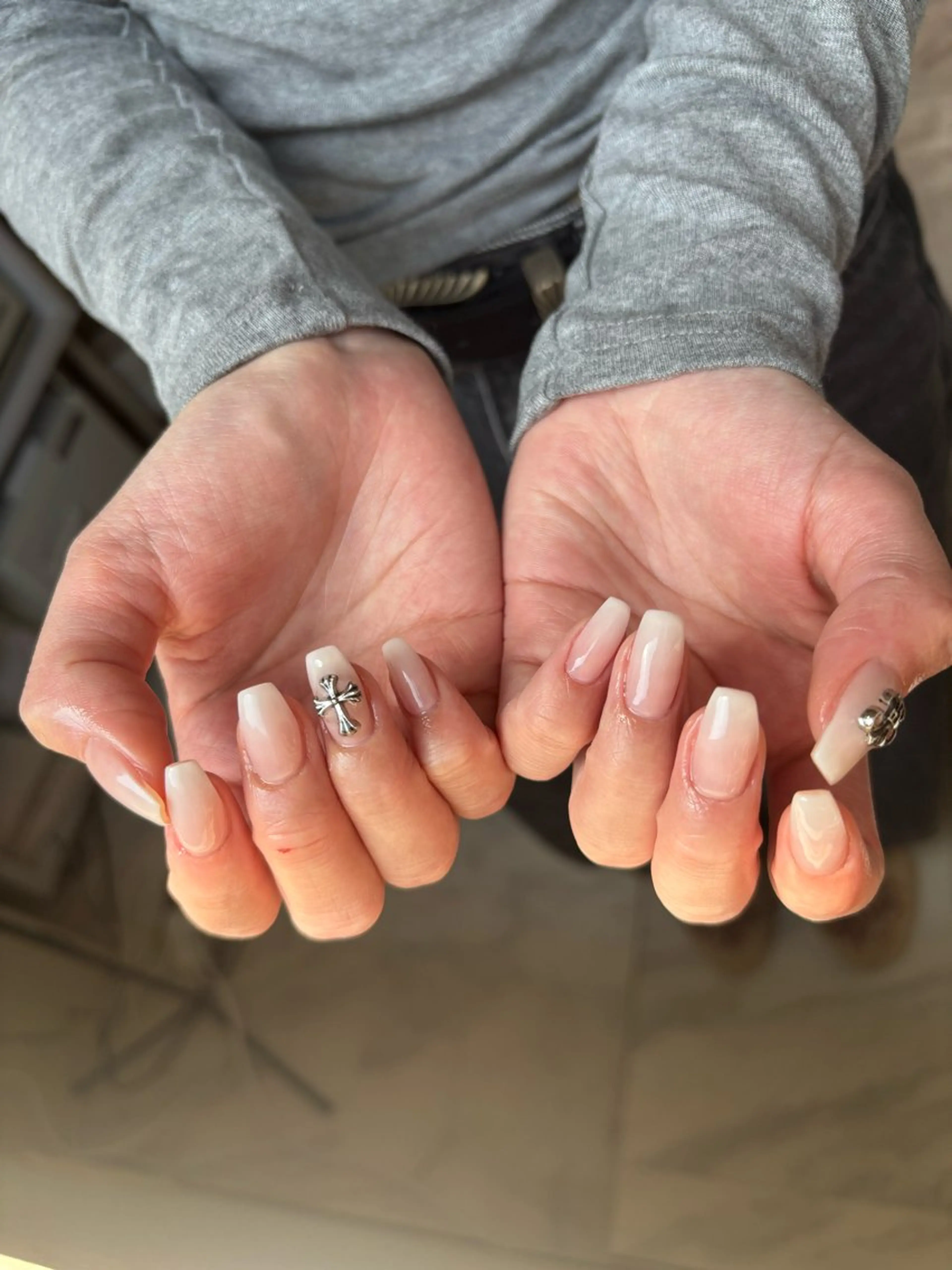 ネイル グラデーション オフィスネイル シンプルネイル ハンドネイル Private salon Dux所属・肌管理&nail Salon  Duxの眉毛・アイブロウイメージ