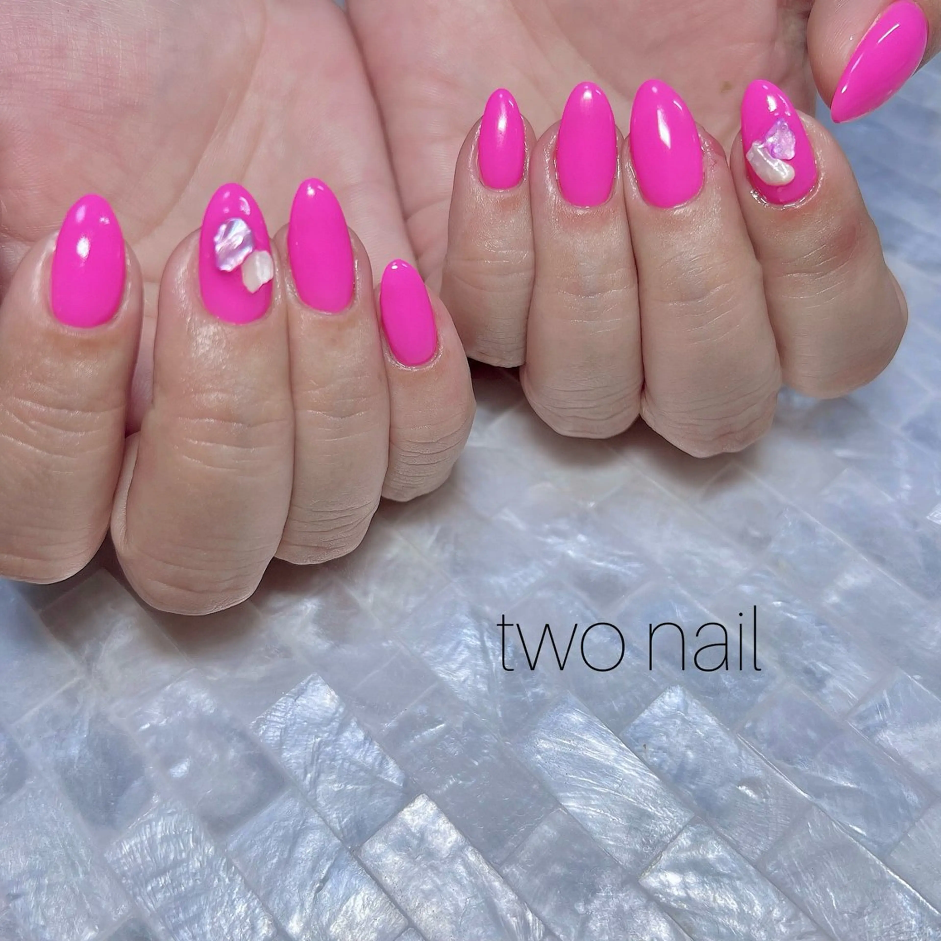 ネイル ピンク ネイルチップ ホワイト ハンドネイル two nailのネイルデザイン