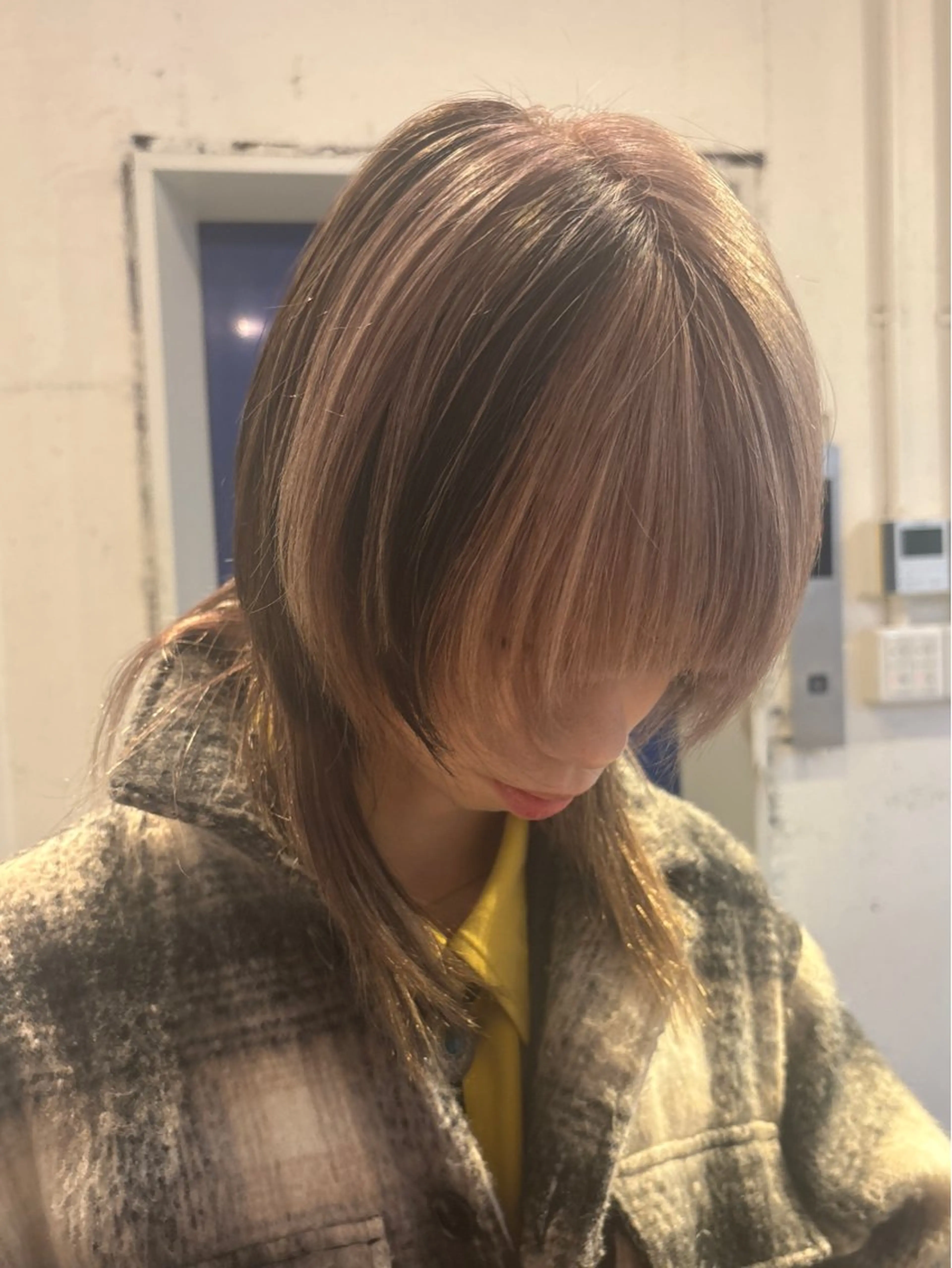 ミディアム カラー ヘアカラー トリートメント RIN／韓国ヘア レイヤーカットのヘアスタイル