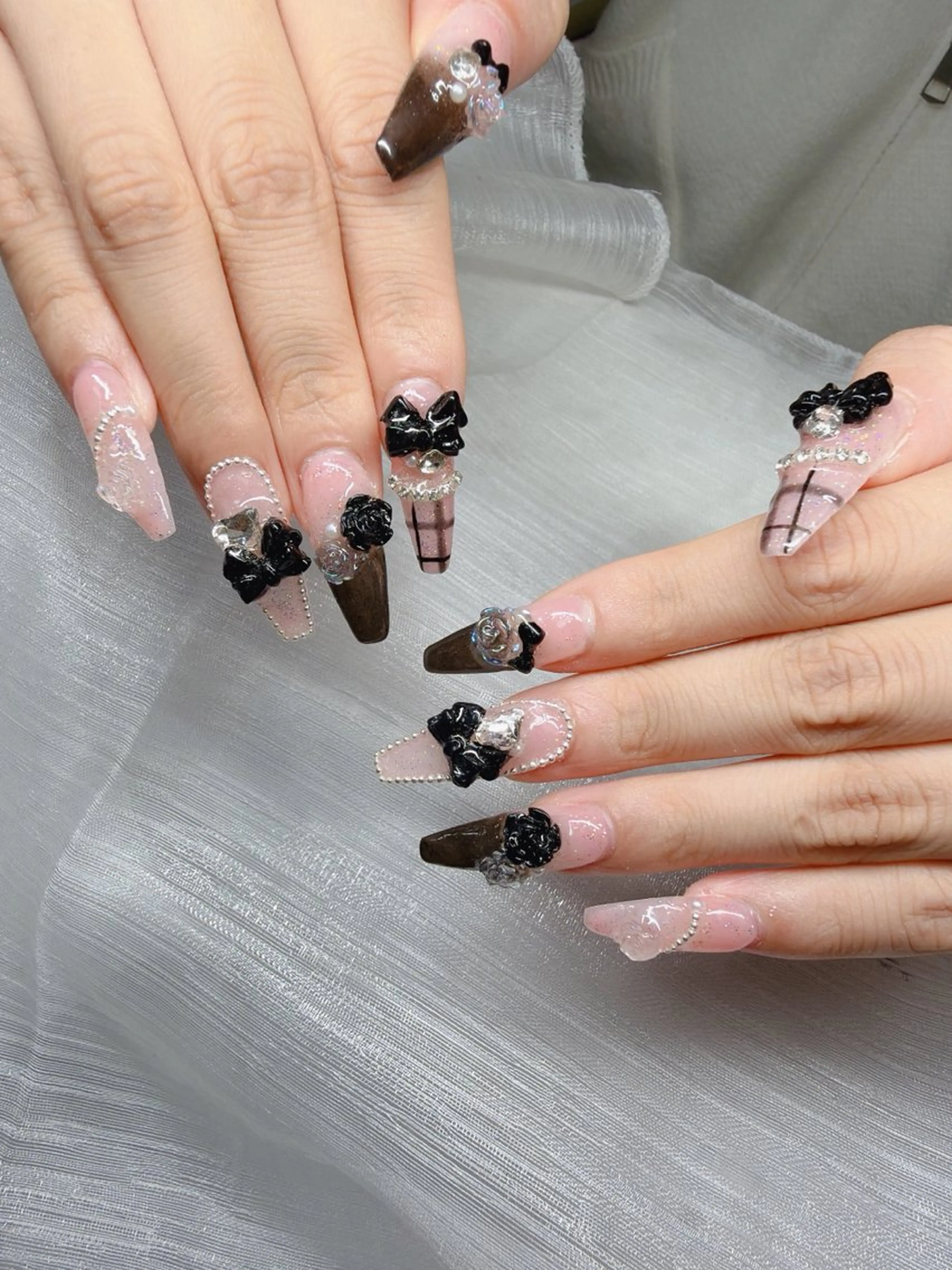 ネイル 長さ出し グラデーション 卒業式 キラキラネイル マグネットネイル ハンドネイル Lee Nailsのネイルデザイン