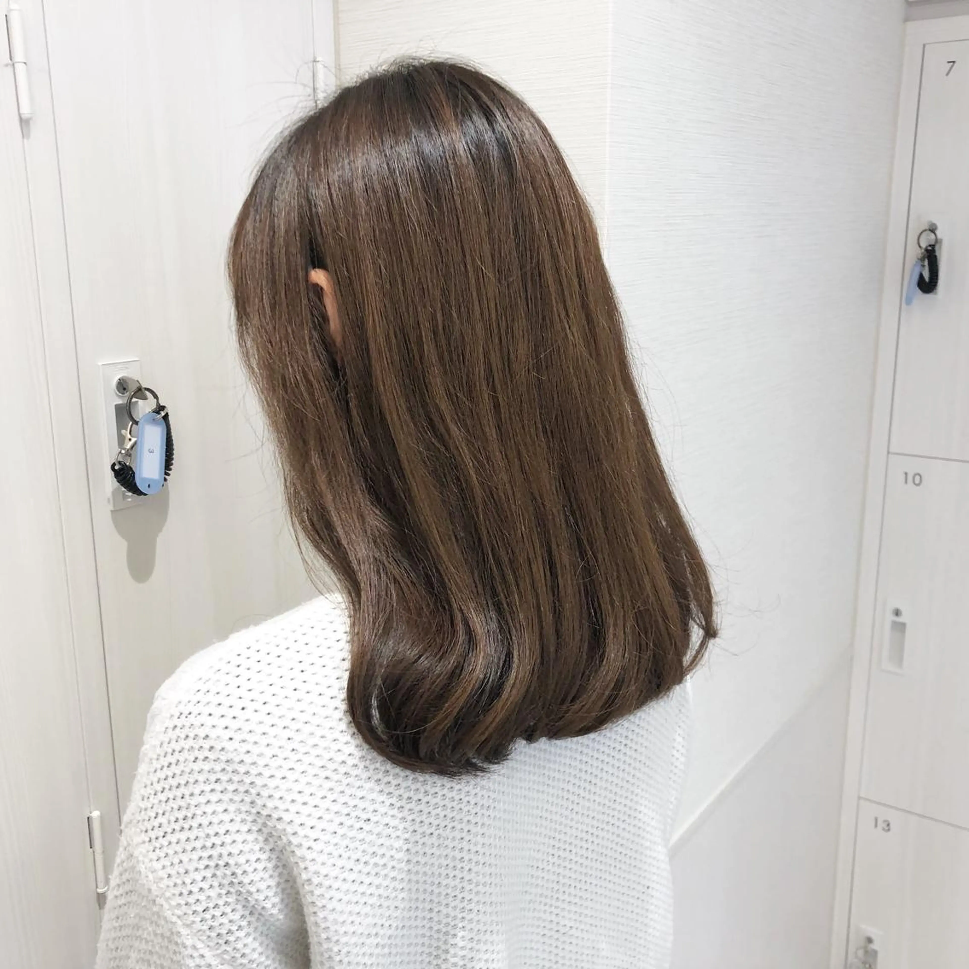 セミロング カラー アディクシーカラー アッシュ バレイヤージュ 透明感カラー グラデーションカラー レイヤー/韓国/ 顔周り/しんやのヘアスタイル