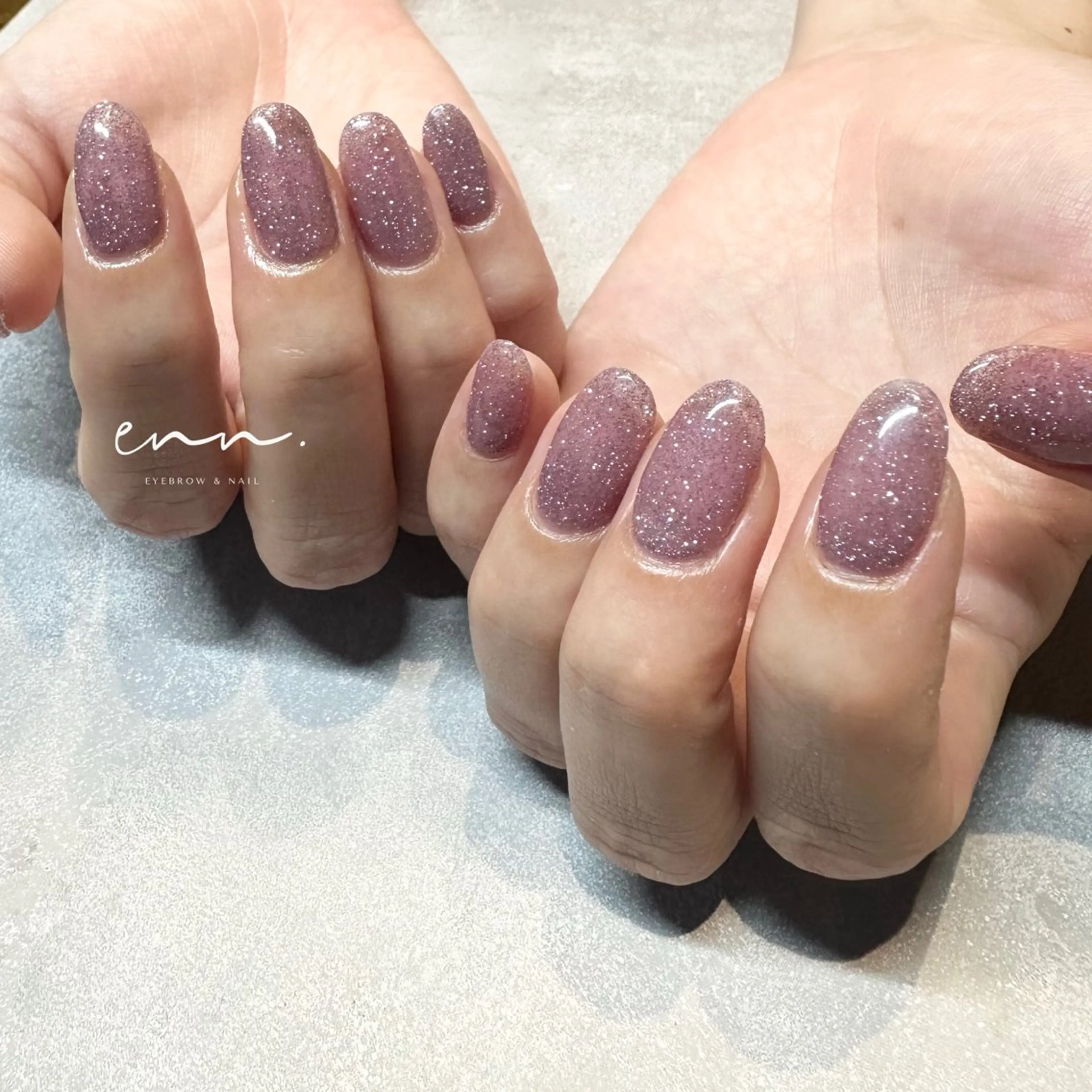 ネイル フラッシュネイル ジェルネイル ワンカラーネイル パラジェル enn.《エンドット》所属・enn. 【眉毛/ネイル】のネイルデザイン