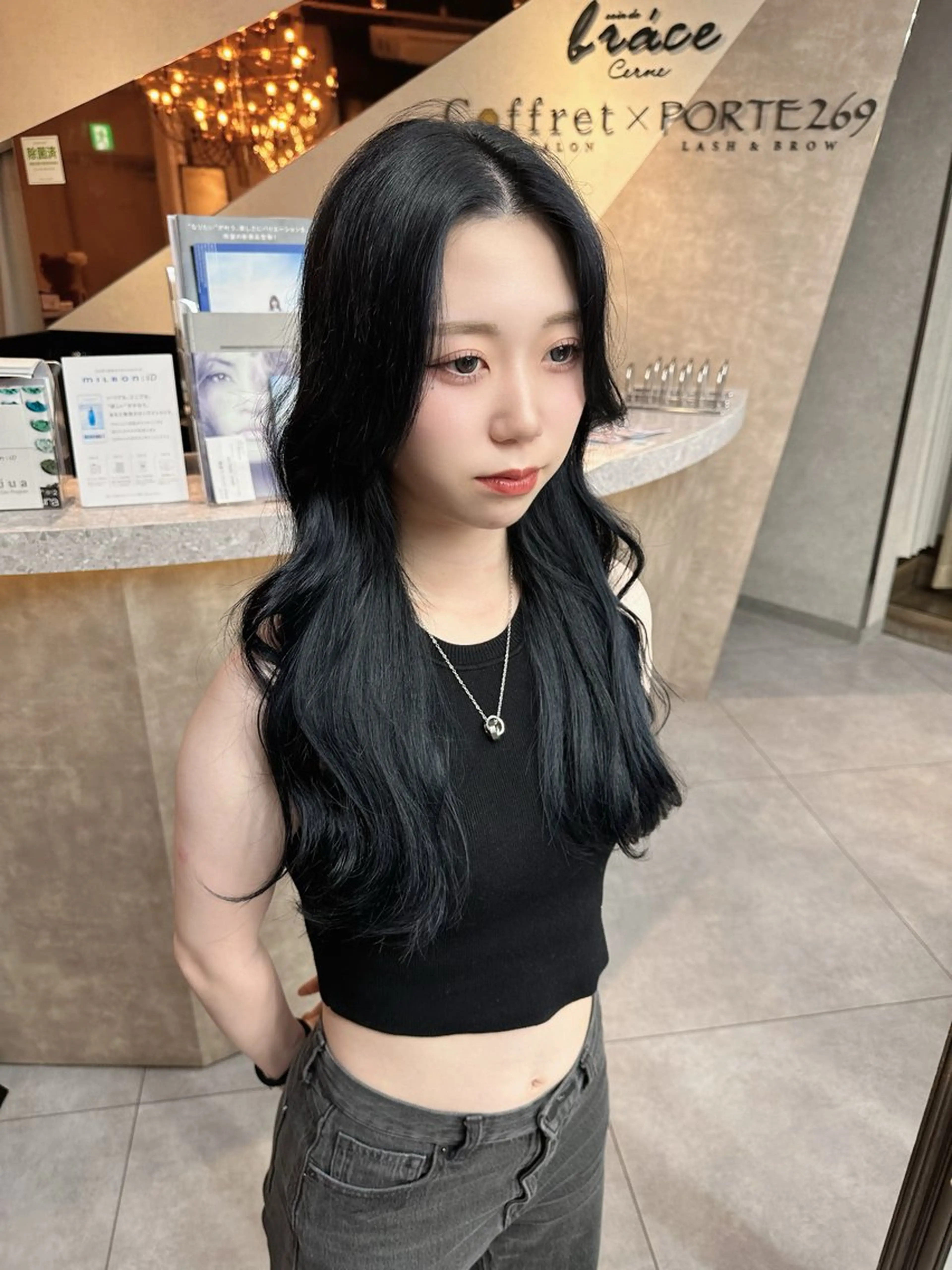 ロング カラー ウルフとハイトーン みっちー✂️のヘアスタイル