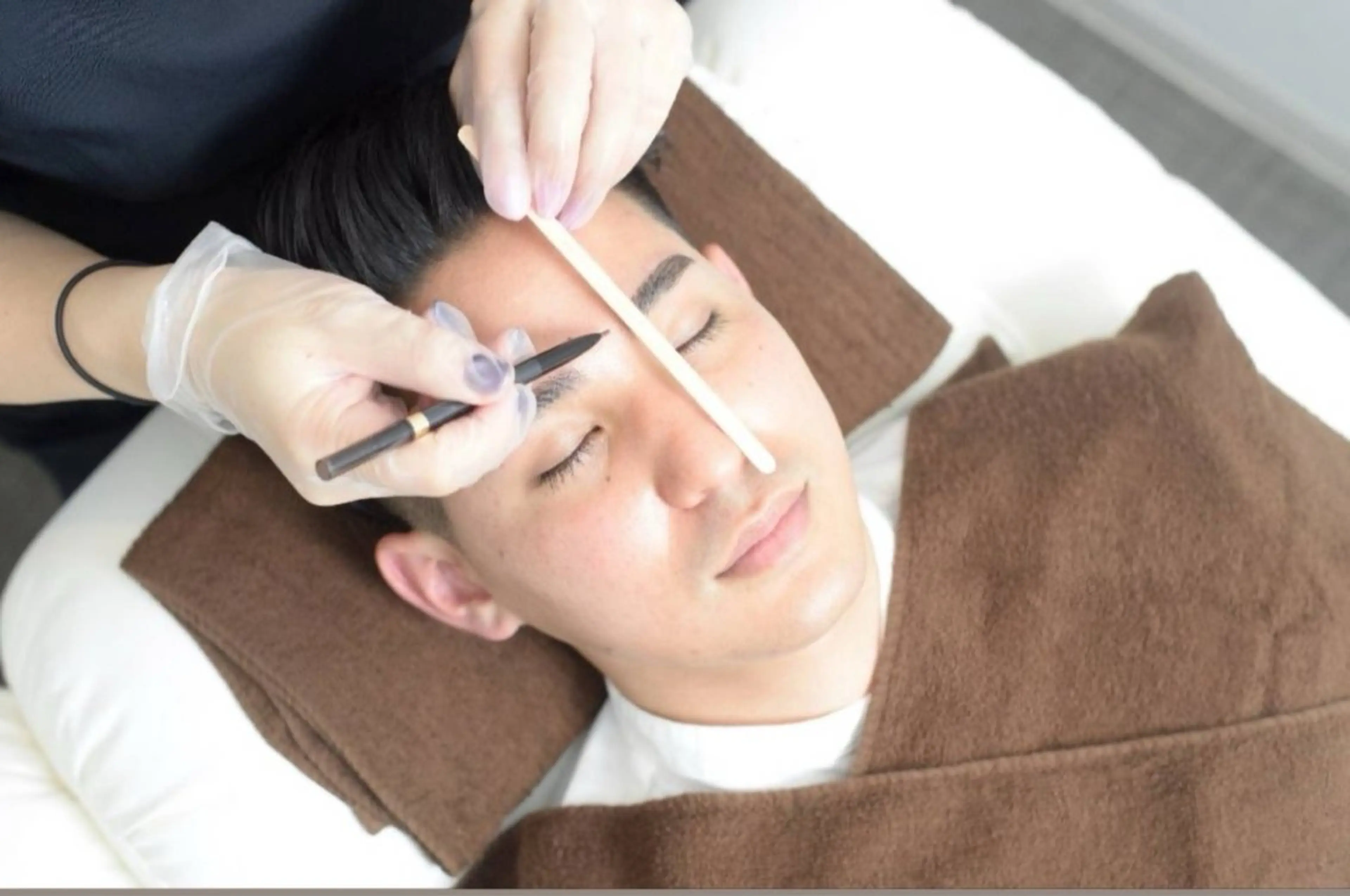 【男性、女性どちらも可能🙆🏻‍♀️/4月９日～20日限定募集】ハリウッドブロウリフト(毛流れ矯正＋眉周りワックス)の写真