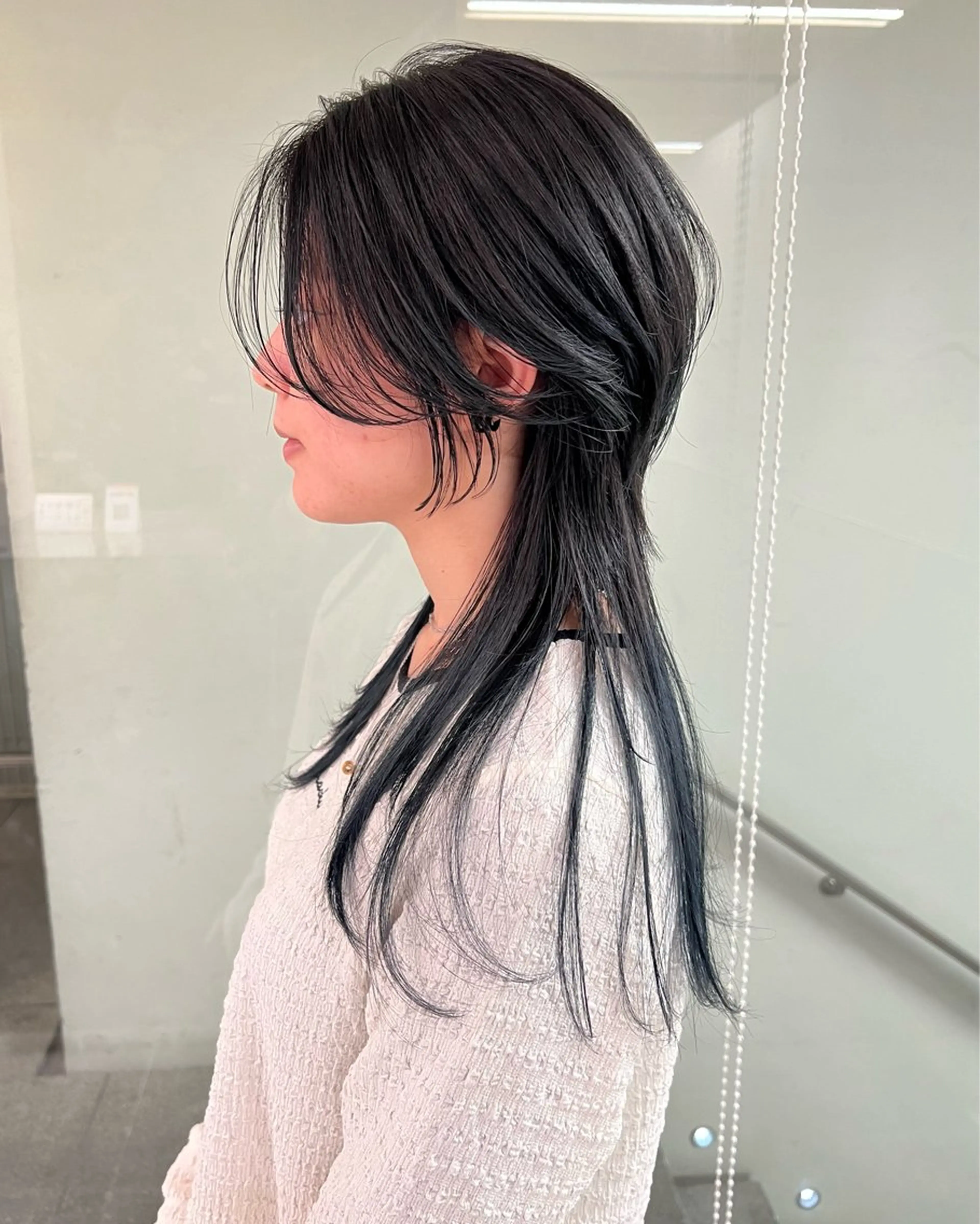 ロング レイヤーカット 小顔カット ウルフカット ウルフレイヤー カット TOMOYAレイヤー ブリーチ縮毛矯正のヘアスタイル