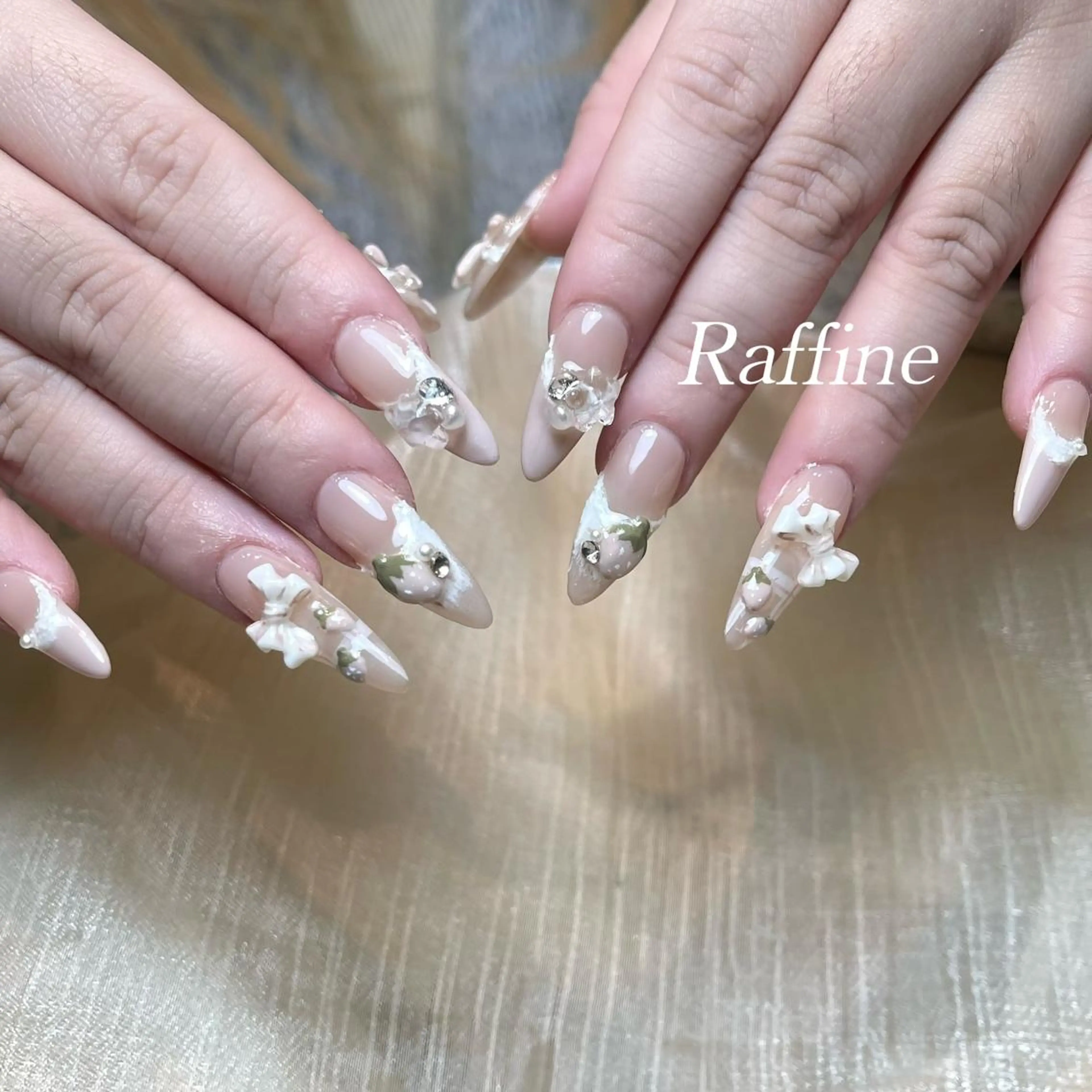 ネイル RAFFINE haru🦋🩵のネイルデザイン