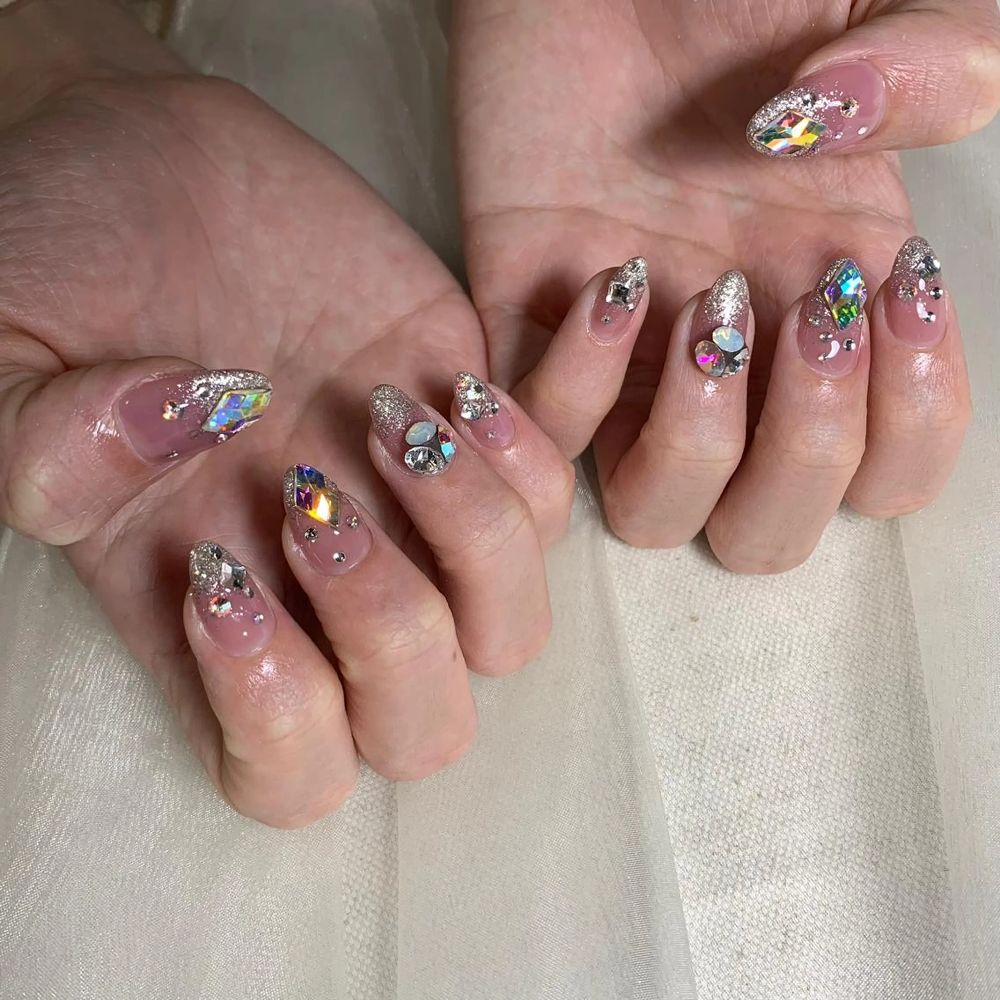 ネイル repos~ルポ~所属・里見 麗のネイルデザイン