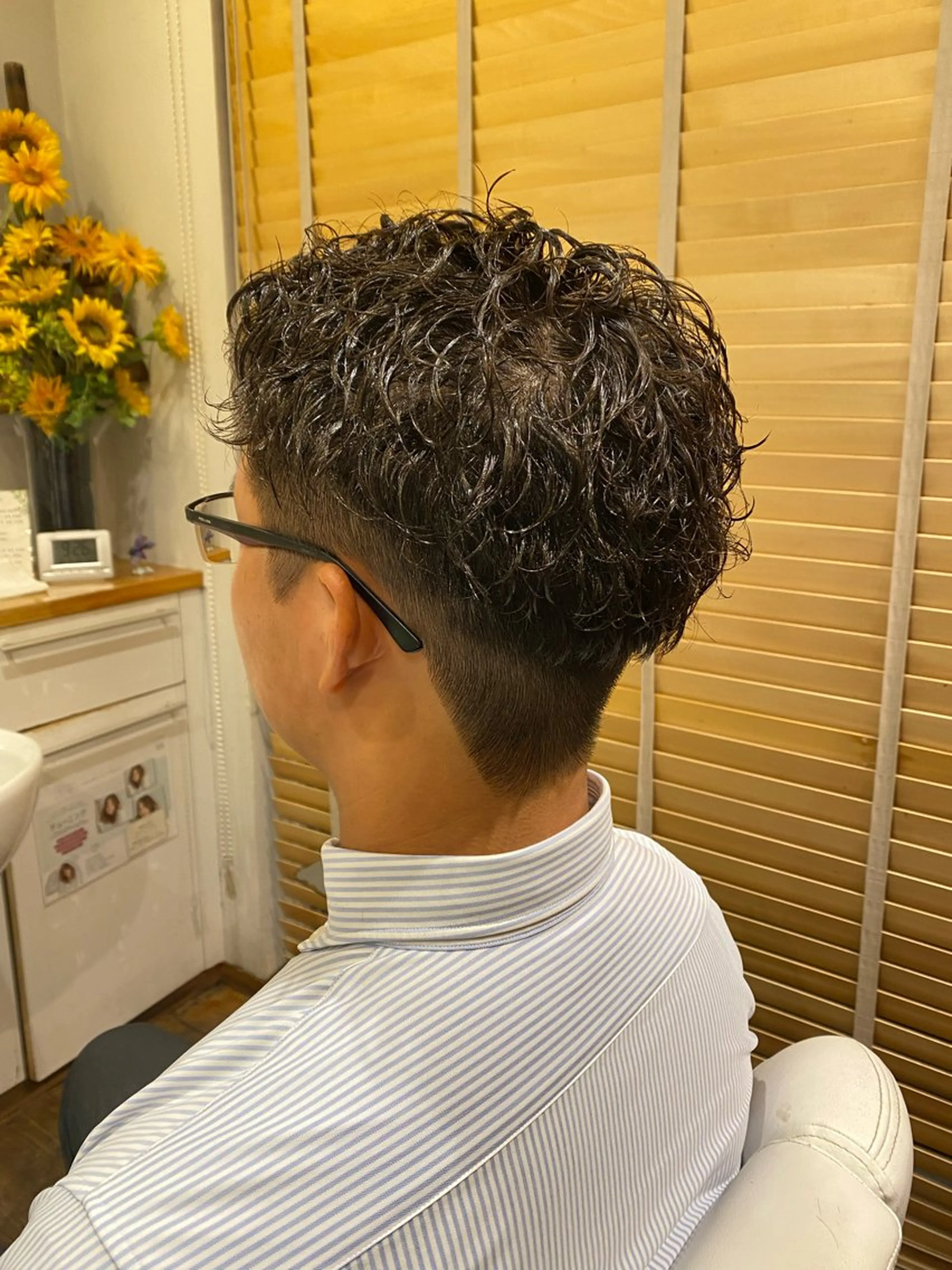 ショート パーマ メンズ メンズパーマ ツーブロック カット パーマ 友永 風歌のヘアスタイル