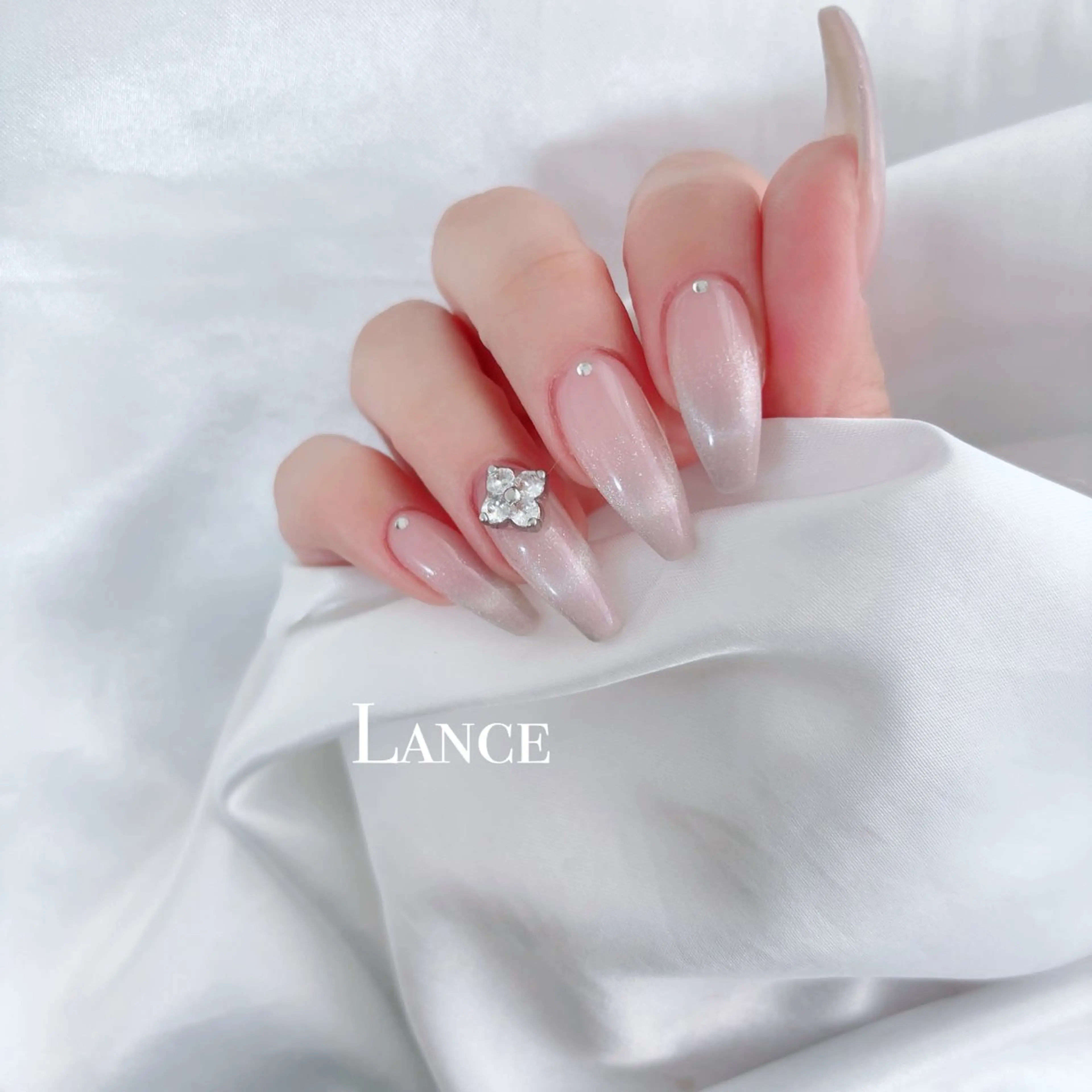 ネイル オーロラネイル キラキラネイル 韓国ネイル ワンホンネイル 冬ネイル ハンドネイル Lance nailのネイルデザイン