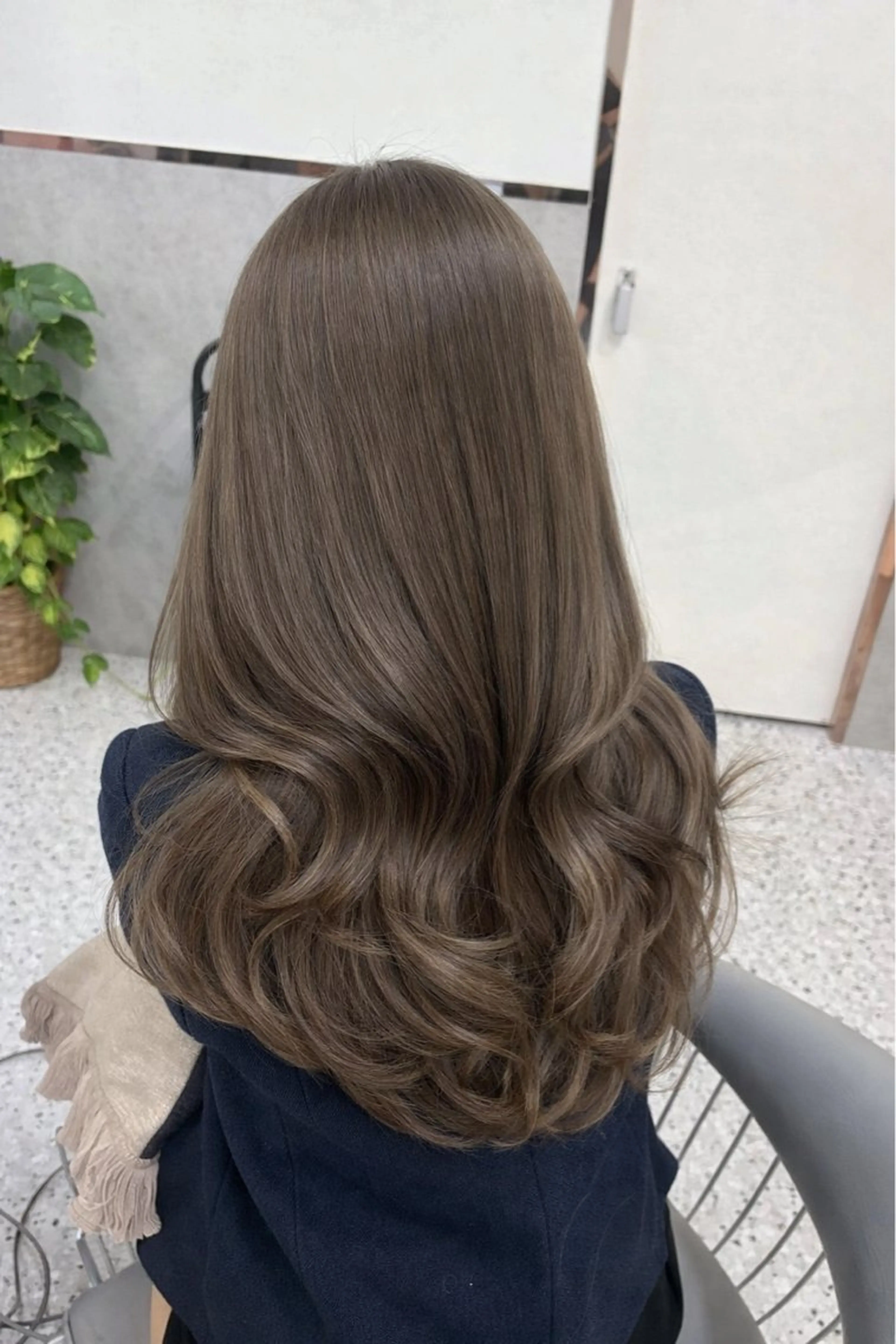 ロング カラー グレージュ オリーブグレージュ オリーブグレー ヘアカラー 🍒ブリーチなしカラ ー／Sakura🍒のヘアスタイル