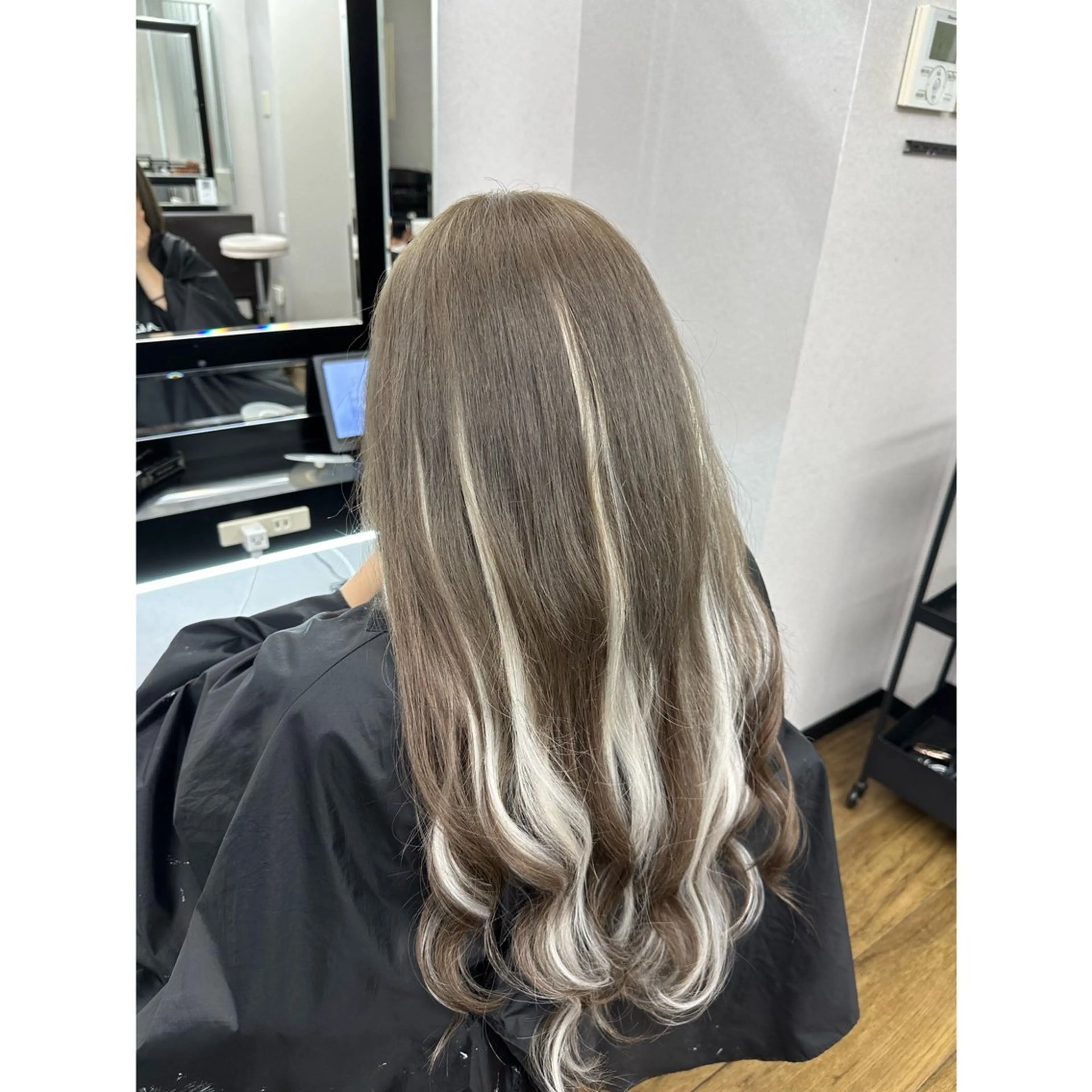 ロング ヘアカラー エクステ 韓国ヘア×ハイトーン AYA💫のヘアスタイル