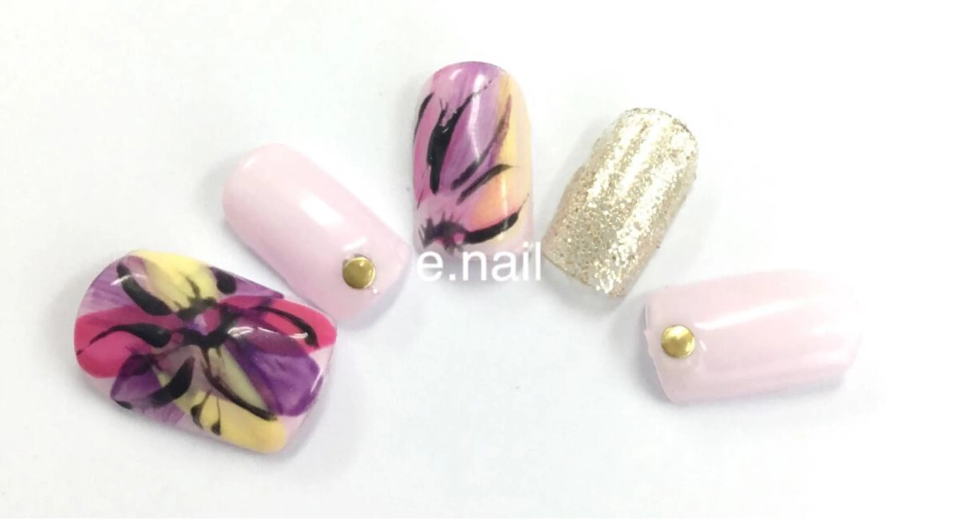 ネイル e.nail所属・和賀井 恵理のネイルデザイン