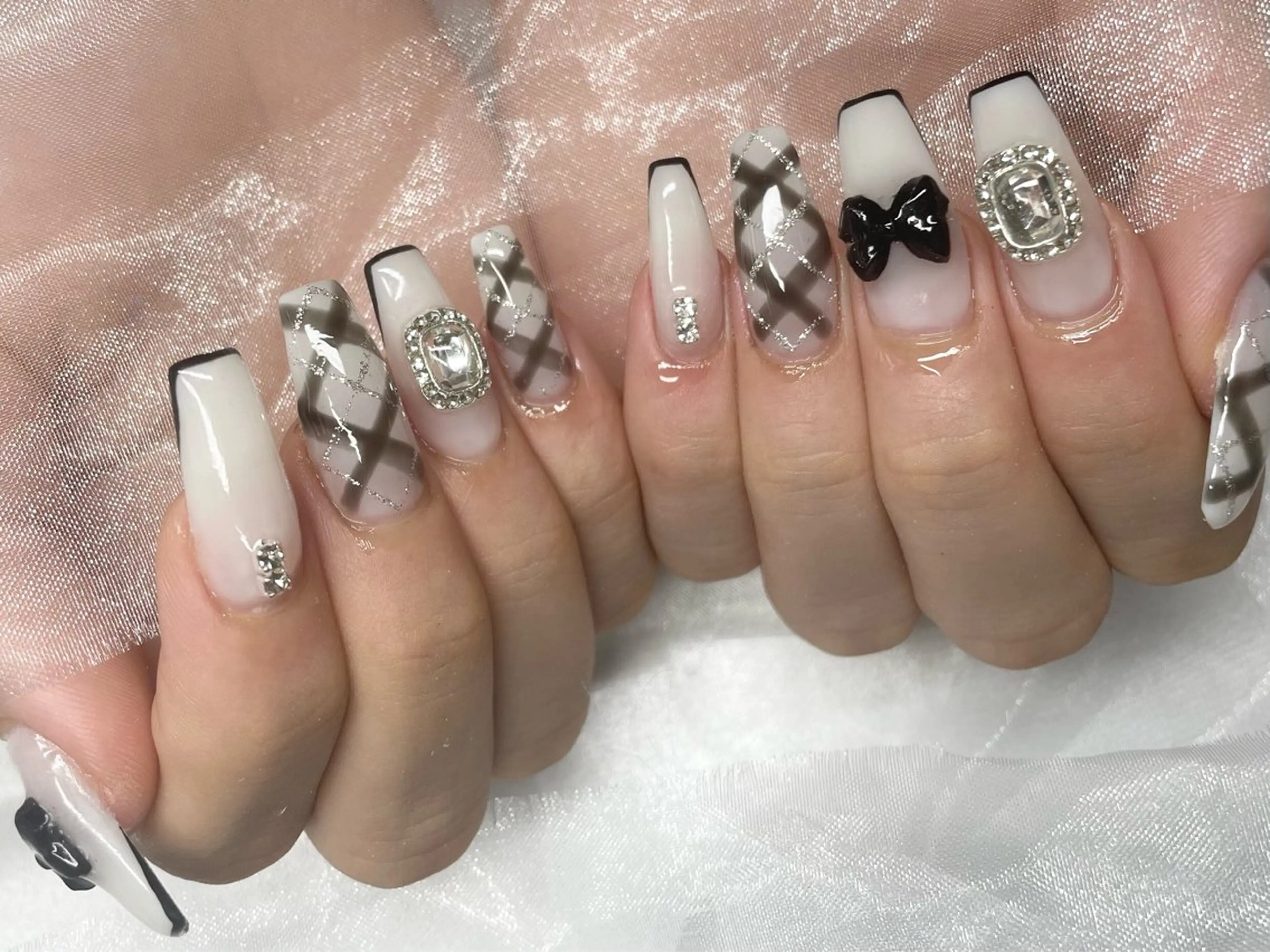 ネイル ハンドネイル Roi〈ロワ〉 Minakoのネイルデザイン