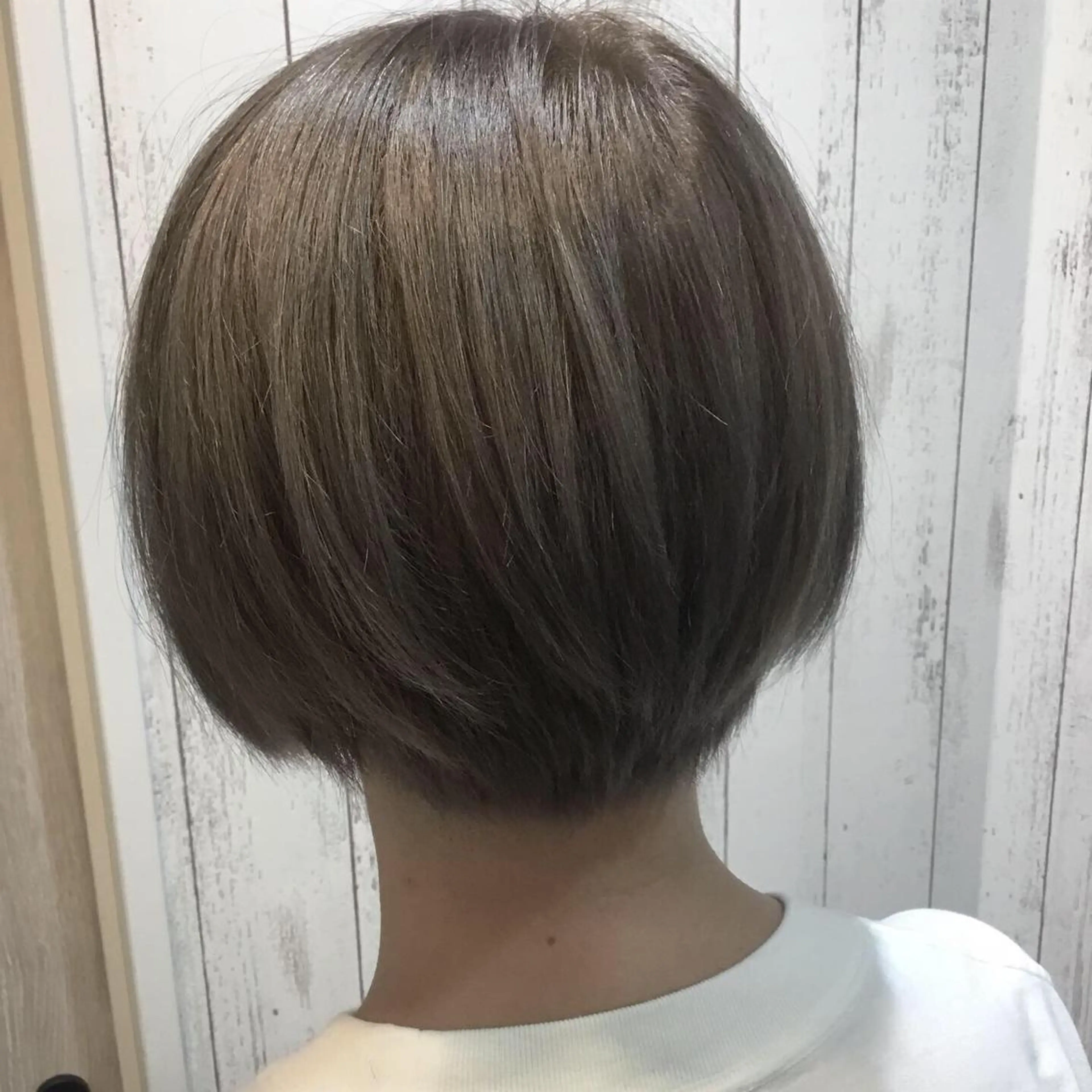 ショート カラー embrace エンブレイスのヘアスタイル