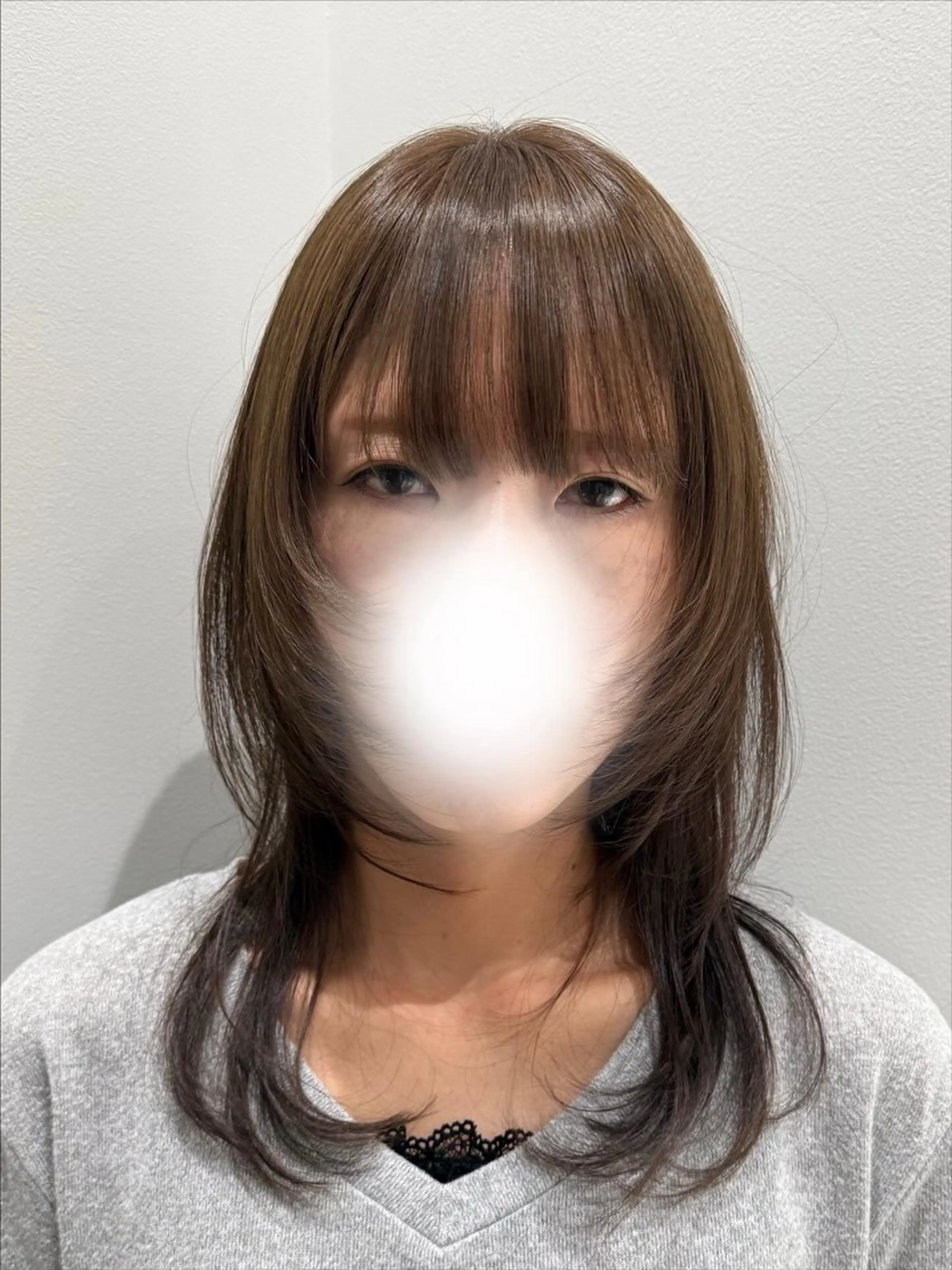 セミロング カラー ベージュカラー イルミナカラー 顔周りカット レイヤーカット 小顔カット ヘアカラー FURUSHO小牧所属・長谷川 紗羅のヘアスタイル