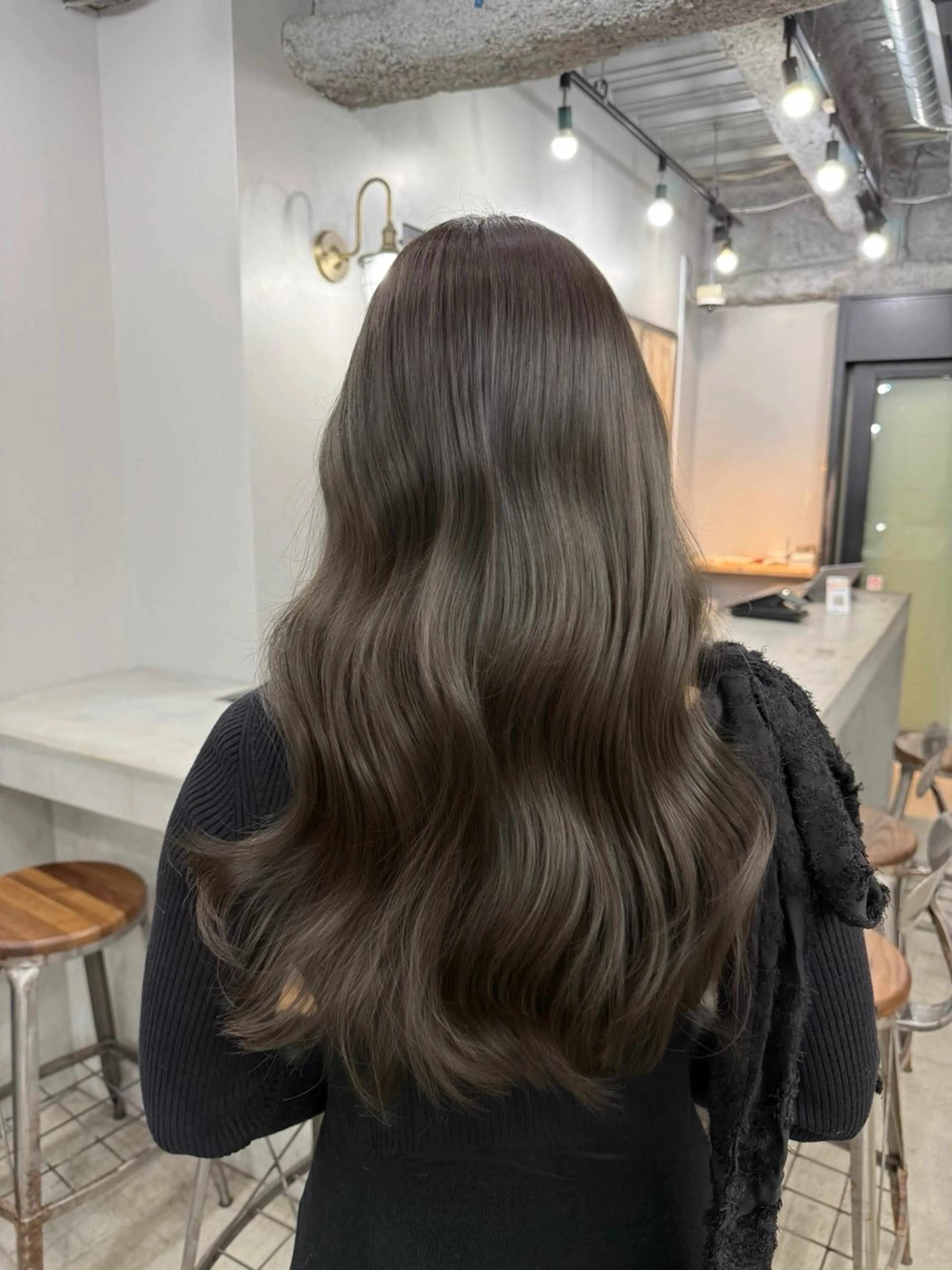 ロング カラー ベージュカラー 透明感カラー オリーブベージュ くびれヘア 韓国風ヘア カット ヘアカラー トリートメント ヘアセット 韓国ヘア🫧 KAZUTOのヘアスタイル