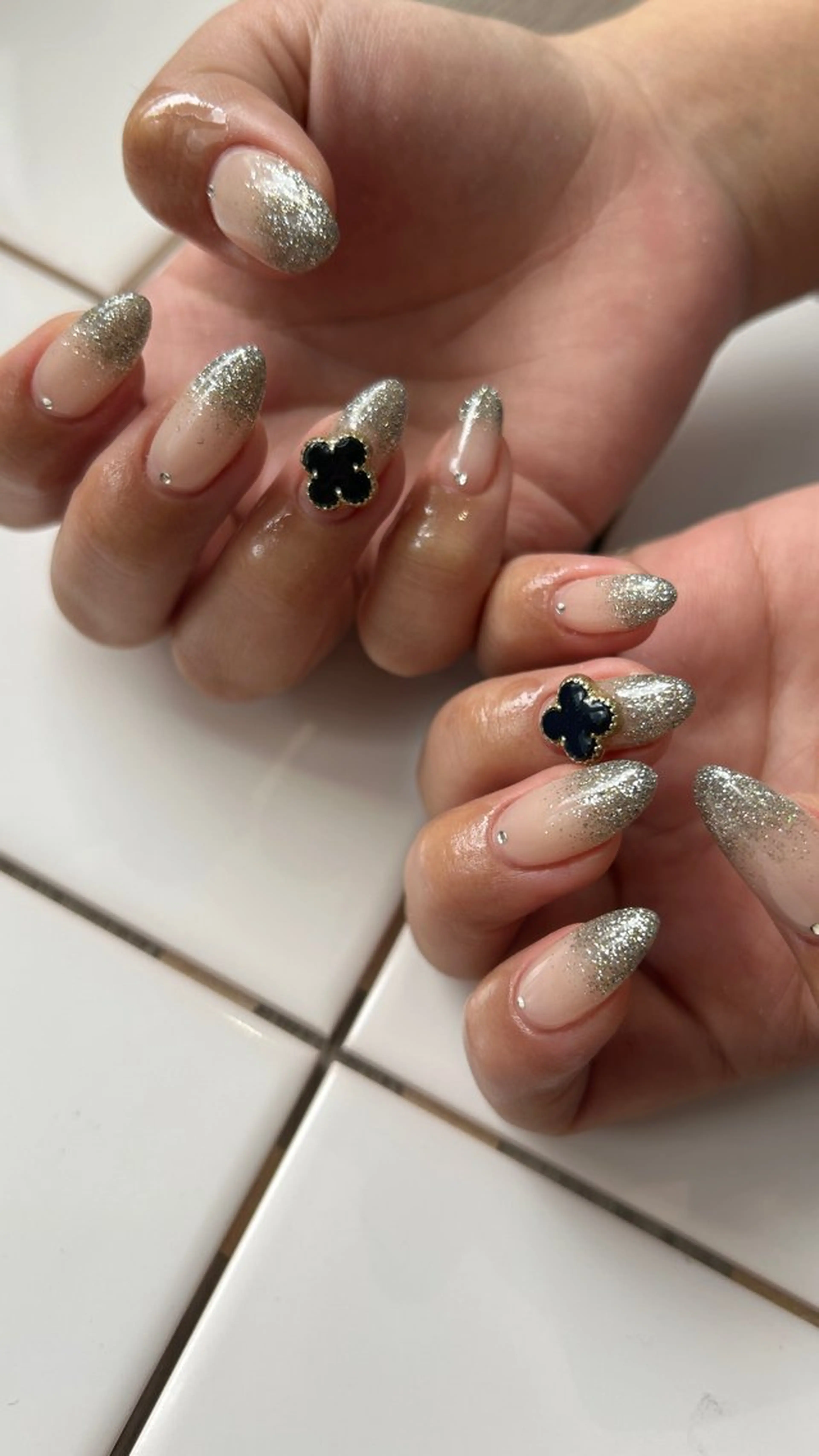 ネイル ストーンネイル ハンドネイル sayaka 🩰のネイルデザイン