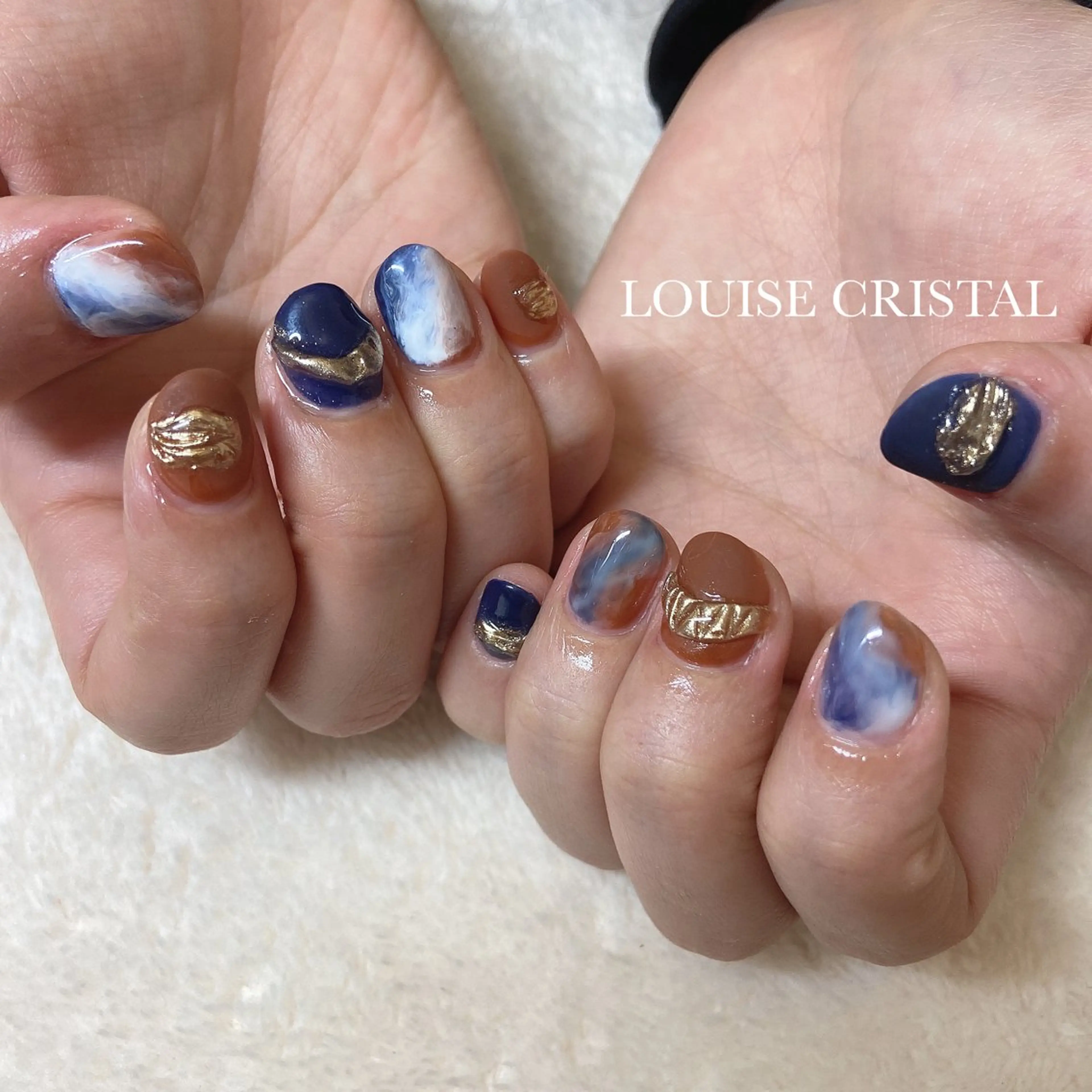 ネイル ミラーネイル ニュアンスネイル ハンドネイル LOUISE CRYSTALのネイルデザイン