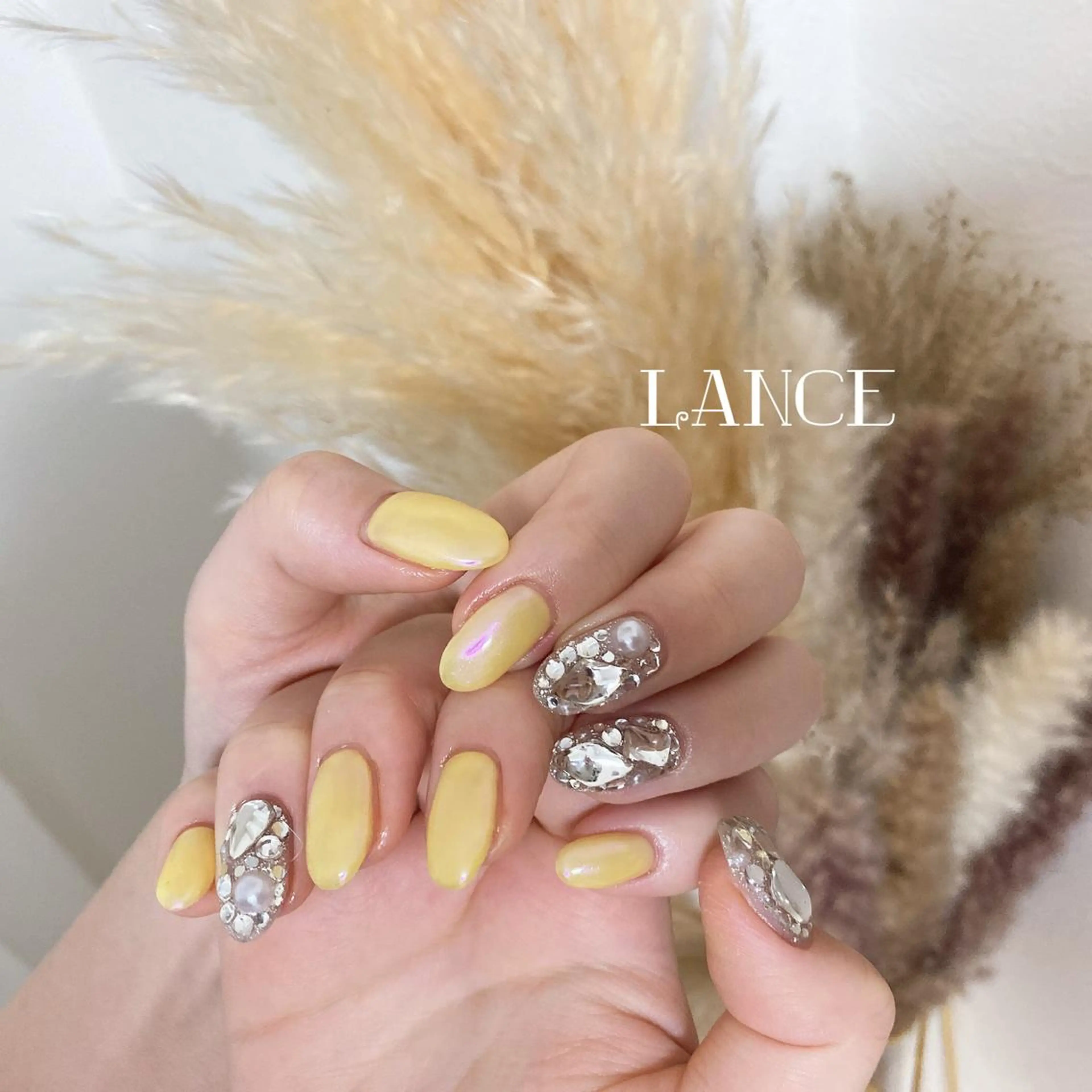 ミディアム ネイル オーロラネイル フレンチネイル ワンホンネイル 冬ネイル ハンドネイル Lance nailのネイルデザイン