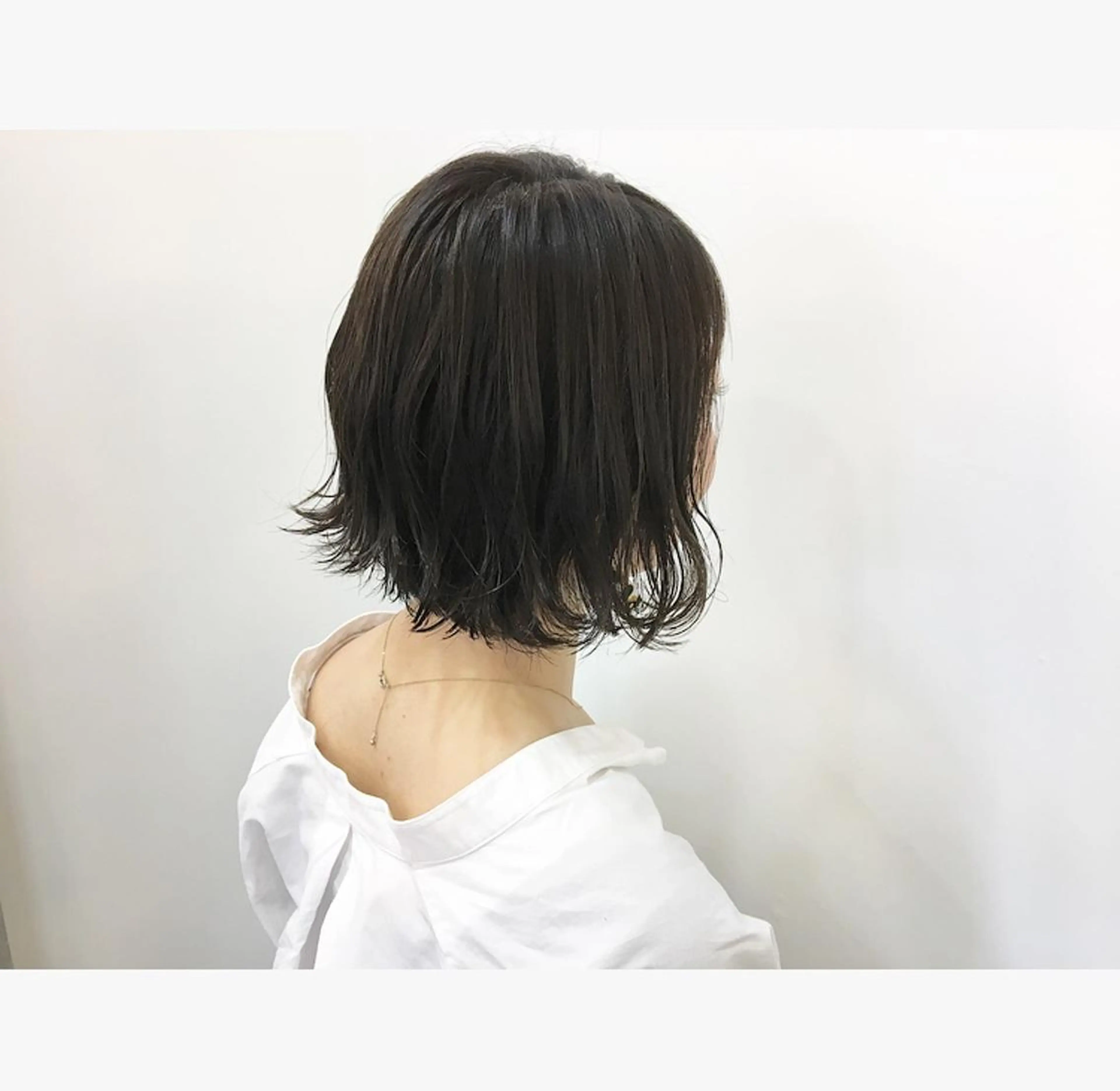 ショート カラー アッシュ アッシュグレー ボブ 外ハネヘア 鈴木 翔梧のヘアスタイル