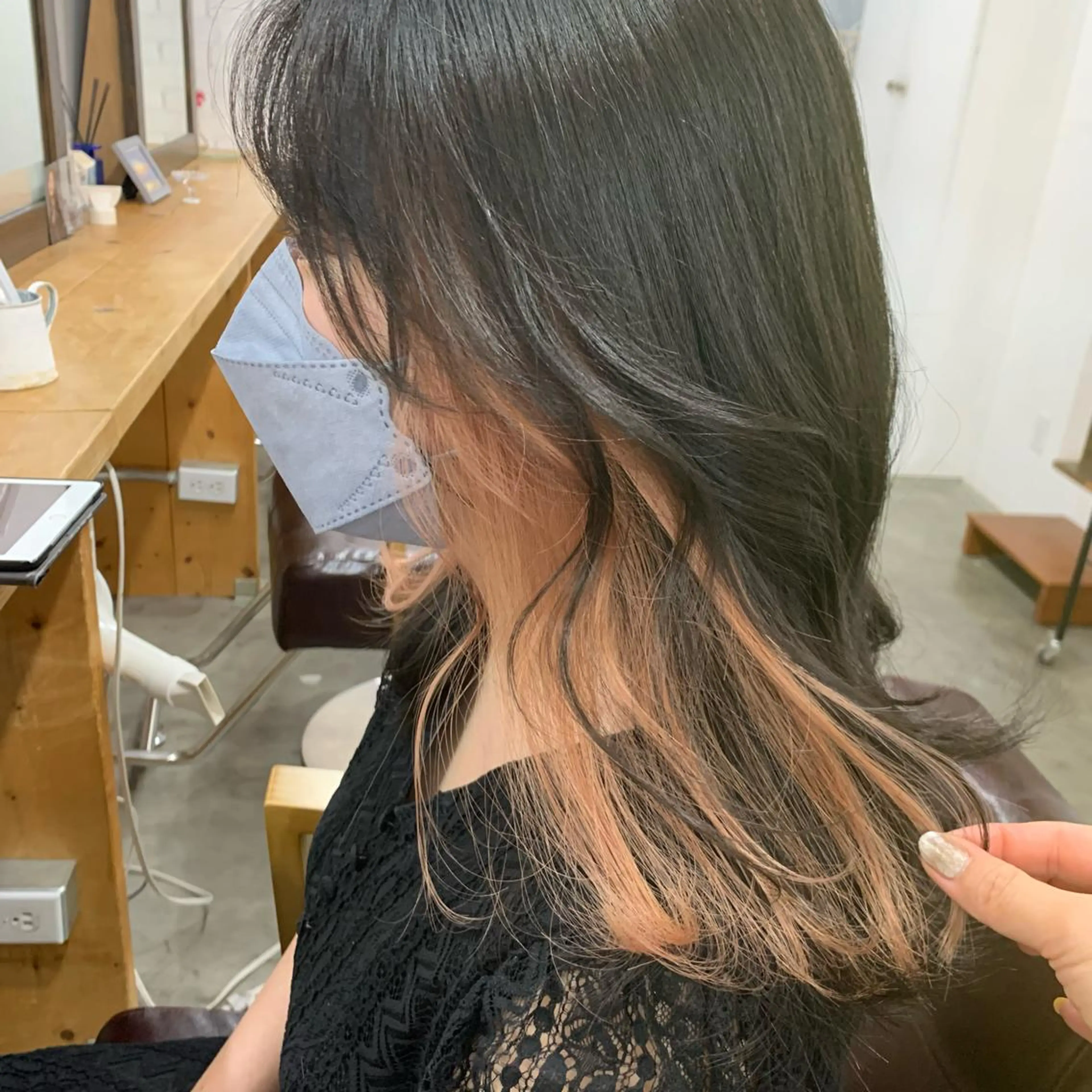 🪞カット＋イヤリングブリーチ＋カラー+ヴァリジョア髪質改善トリートメント🪞の写真