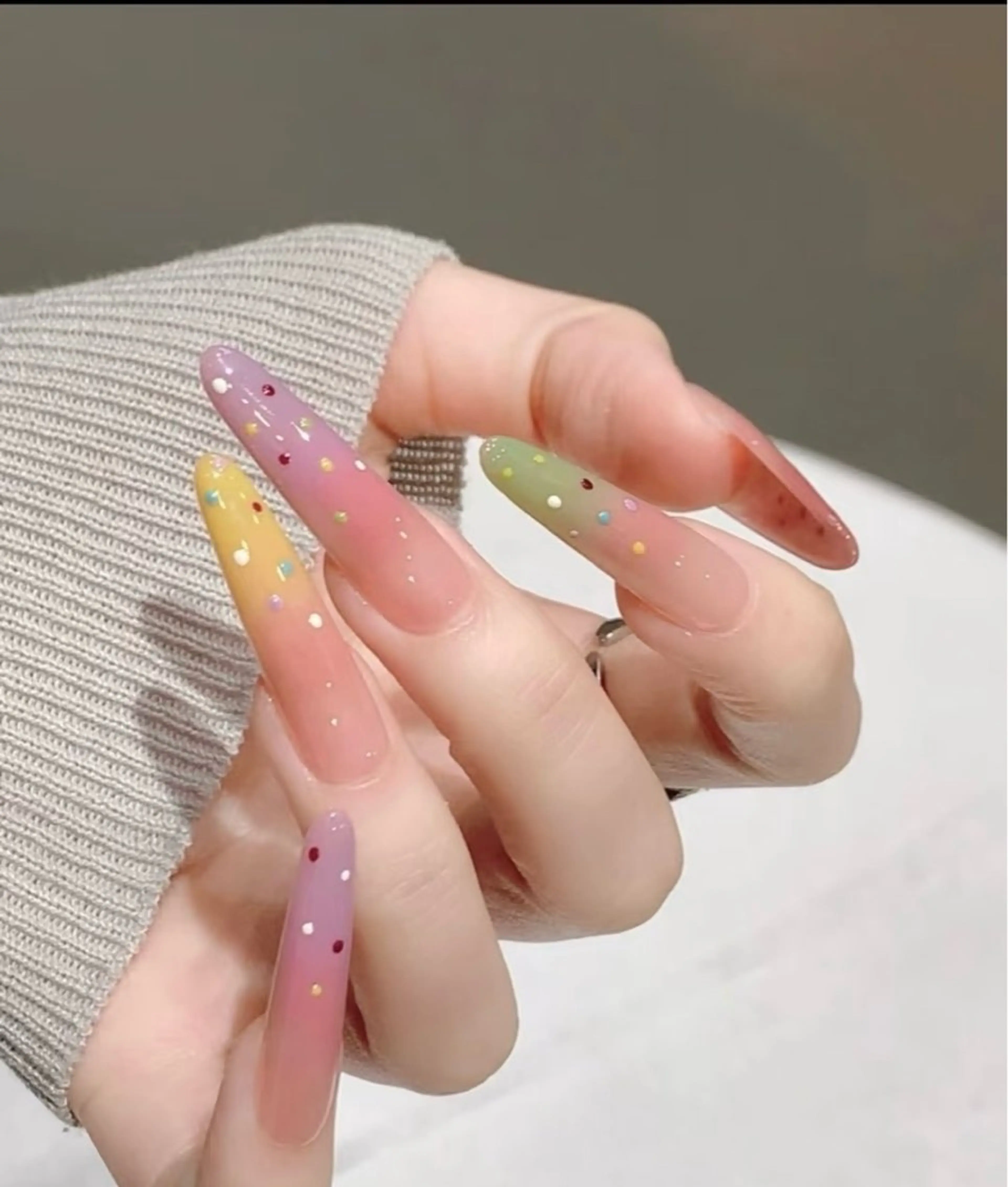 ネイル 高木 維麗絲のネイルデザイン