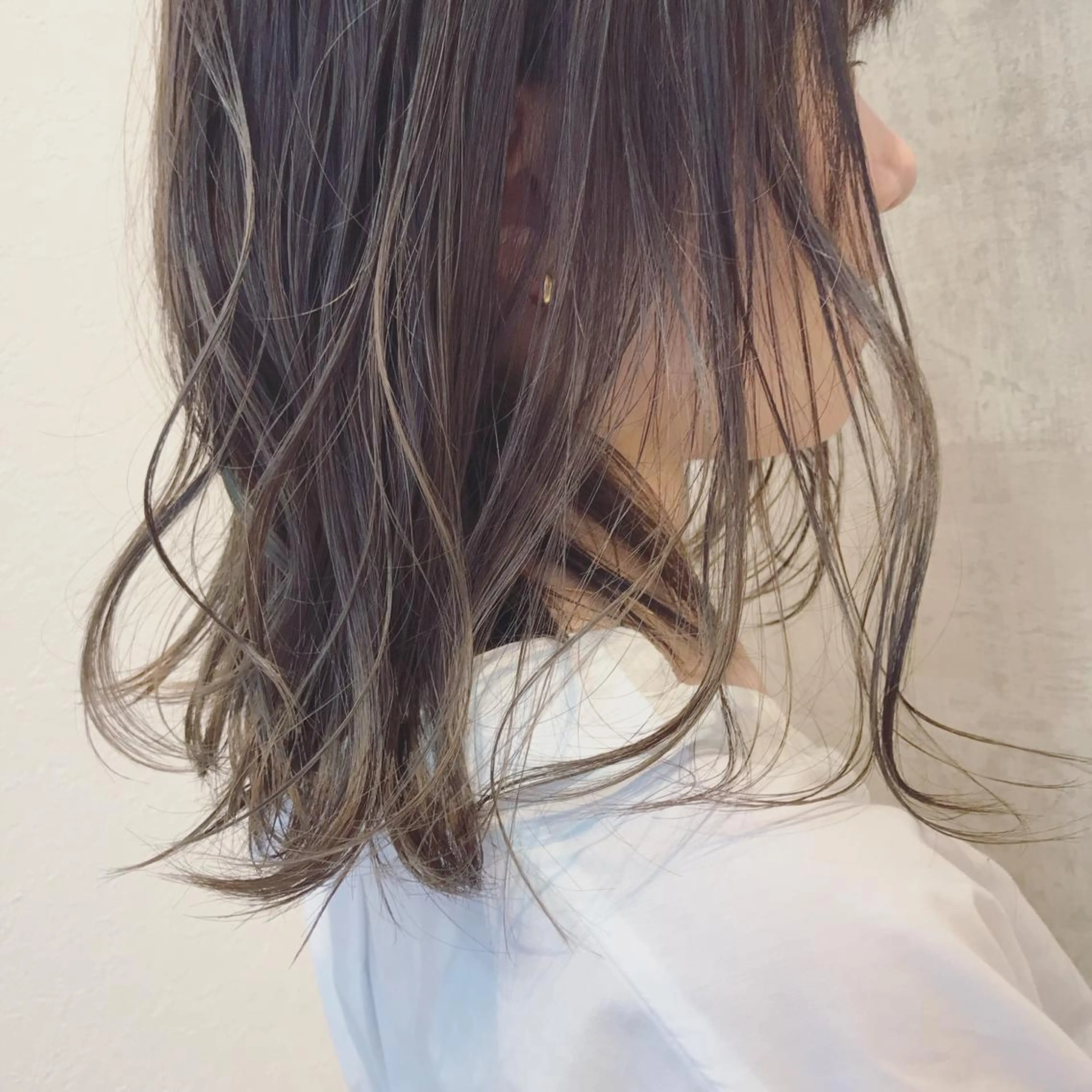 ミディアム カラー ベージュカラー ハイライトカラー ハイライト HARUNA🤍 大人ショートヘアのヘアスタイル