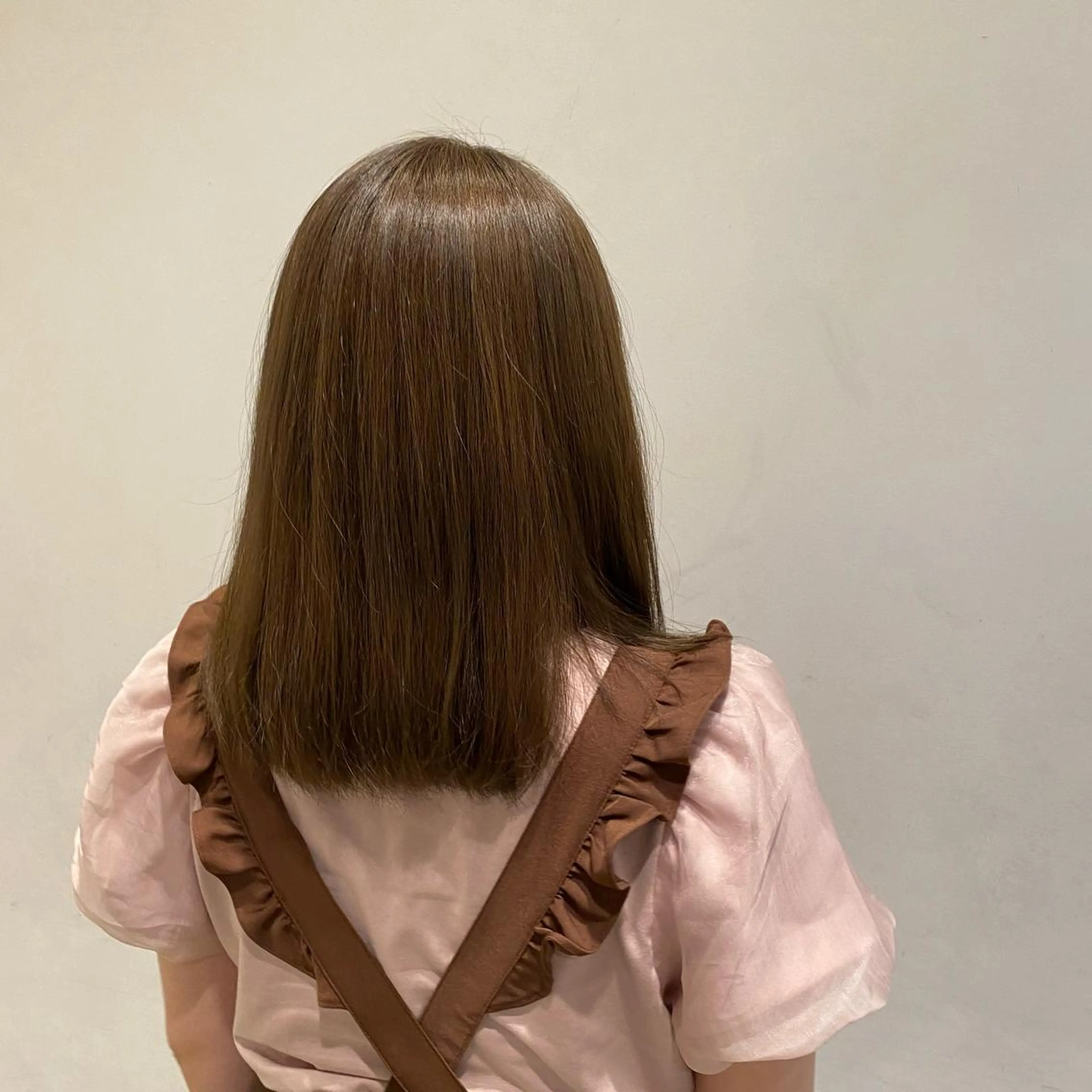 ミディアム カラー アッシュ 黒川 結希のヘアスタイル