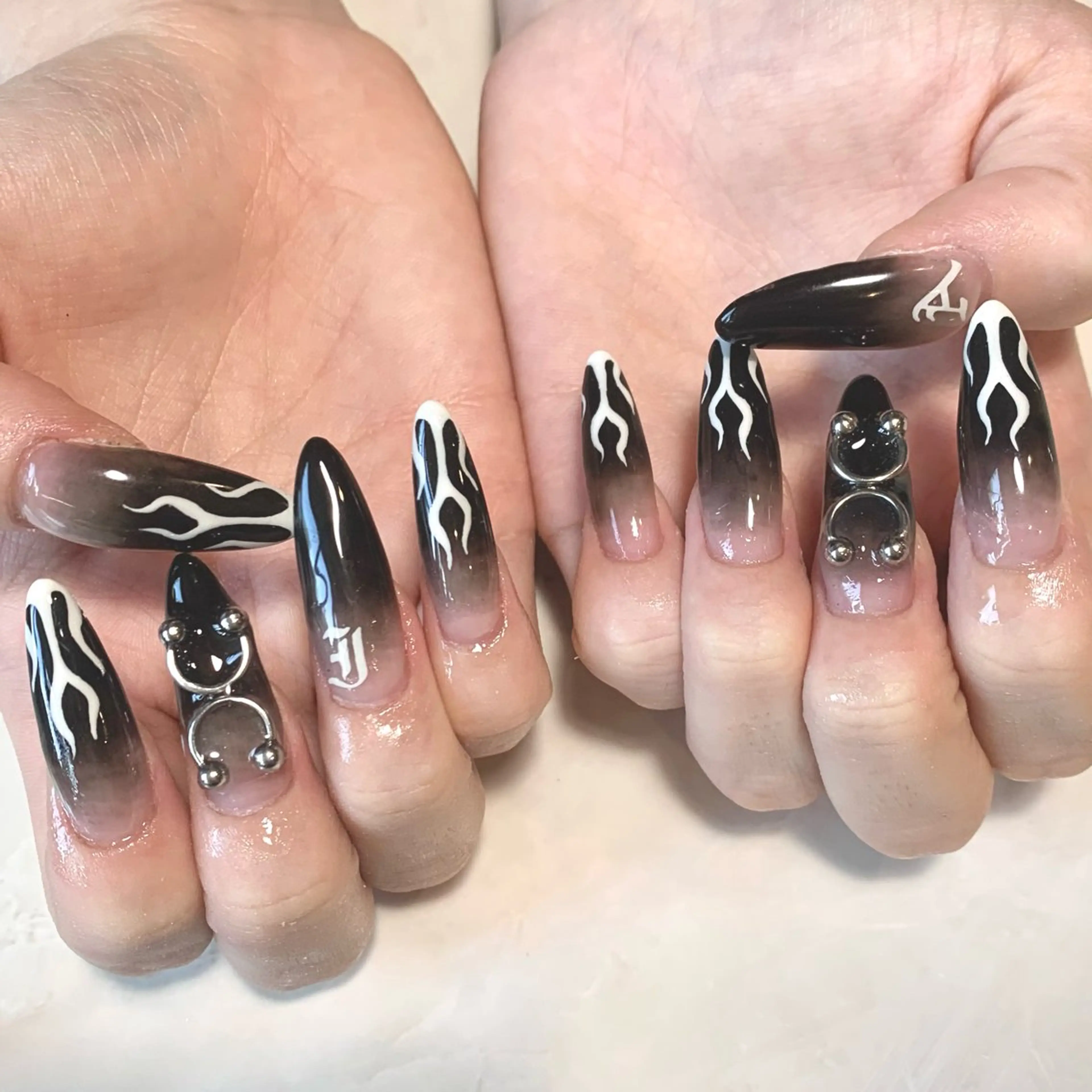 ネイル グラデーション キラキラネイル ハンドネイル Nail Salon Lillion【リリオン】所属・lillion karenのネイルデザイン