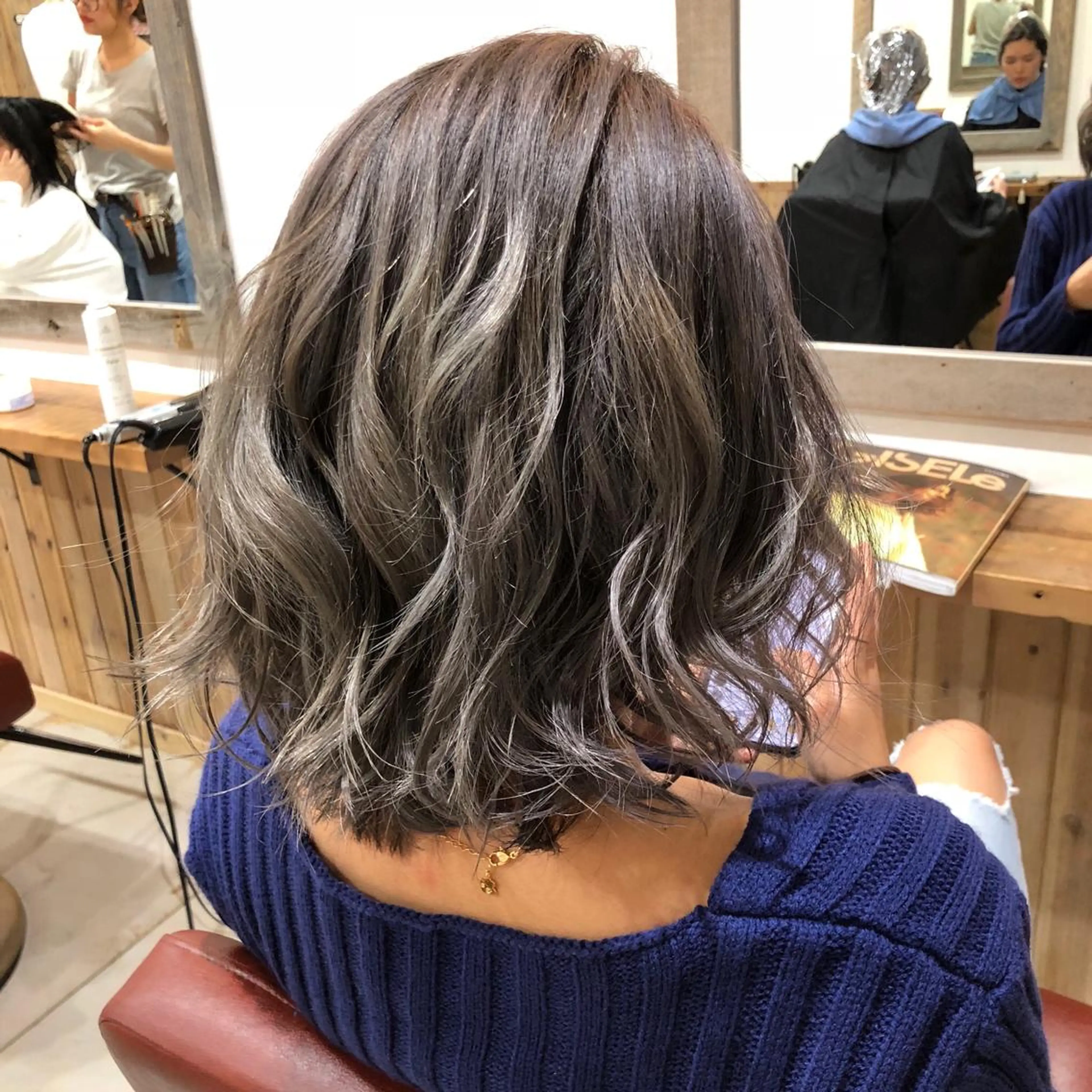 ミディアム カラー アッシュ M IIのヘアスタイル