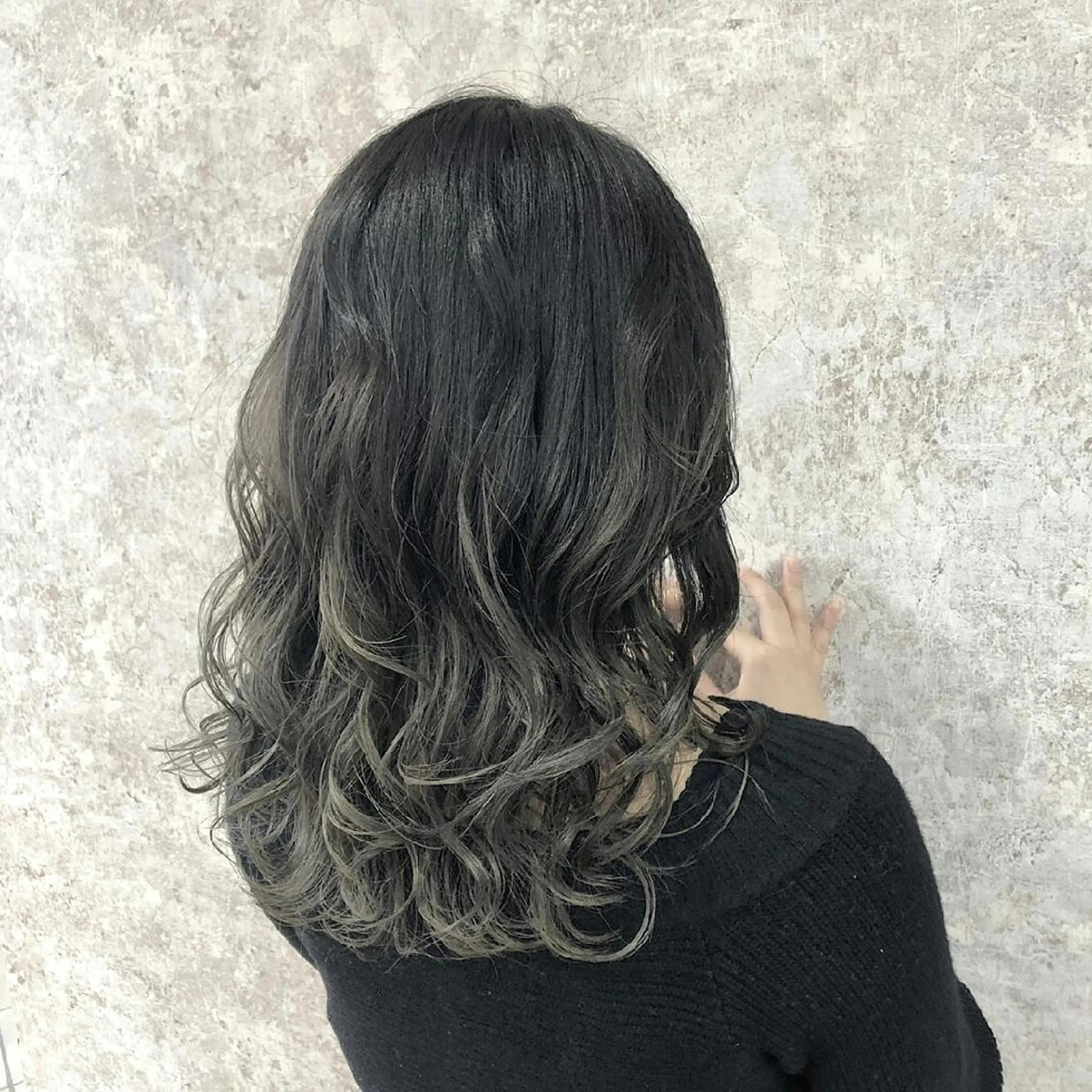 セミロング カラー グラデーションカラー 外国人風カラー ヘアカラー Luisハイライト　 喜連瓜破、髪質改善のヘアスタイル