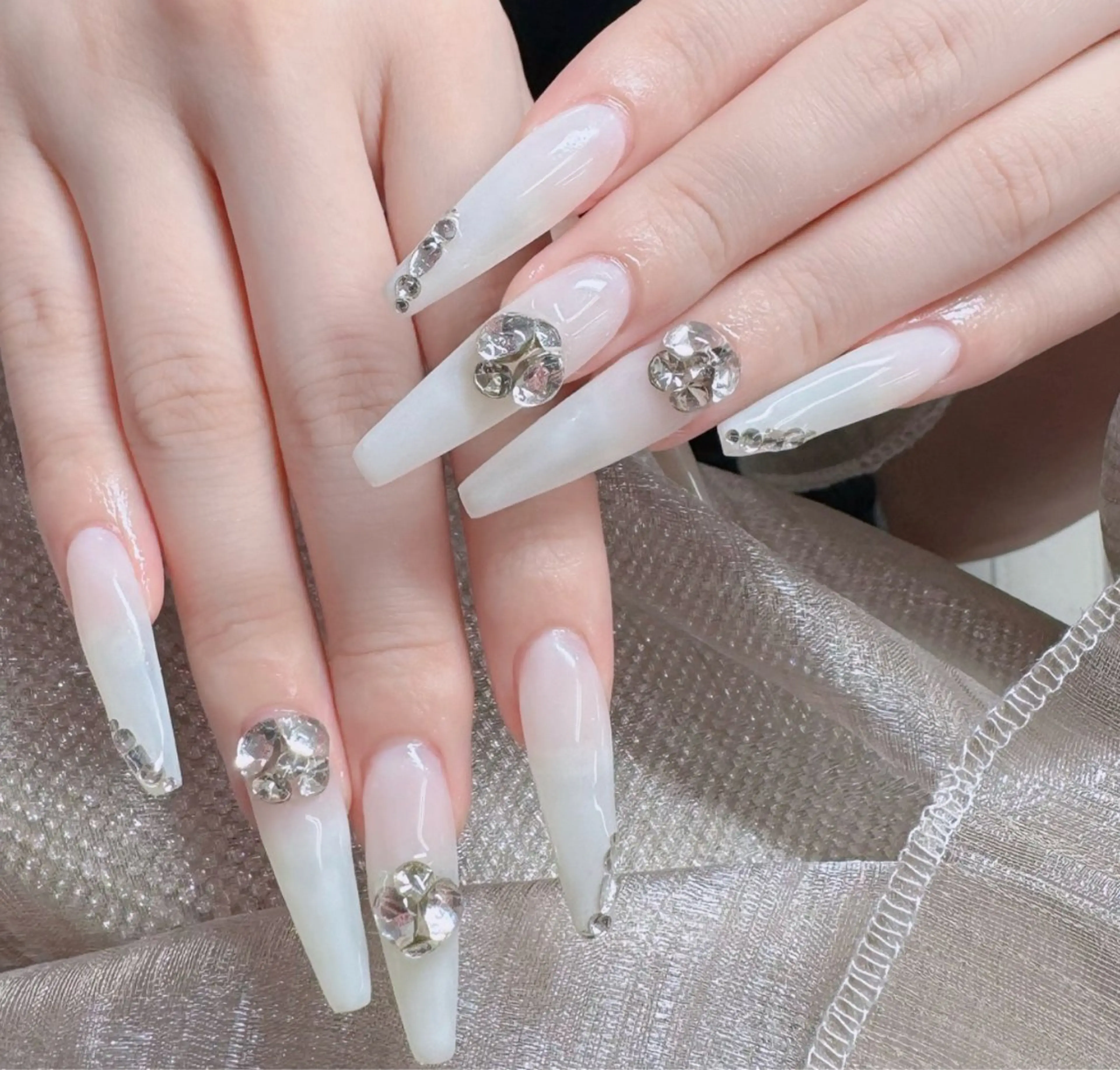 ネイル フレンチネイル ジェルネイル ガラスフレンチ ハロウィン ハート ハンドネイル H.baby Nail Salonのネイルデザイン