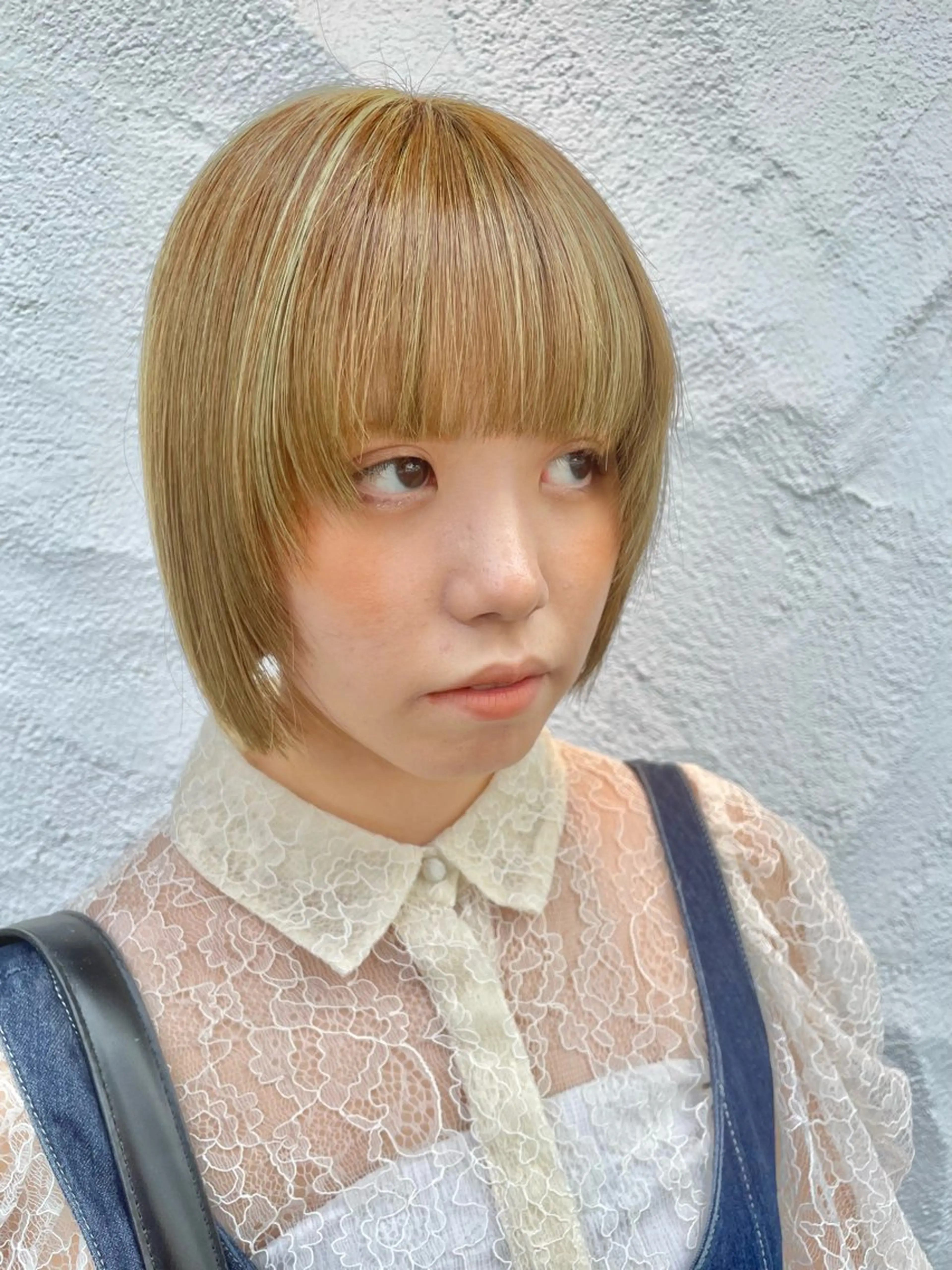 ショート イエローカラー 顔周りカット ハイライト レイヤーカット ダメージレス特化🪩 パーマ ＡＭＩのヘアスタイル