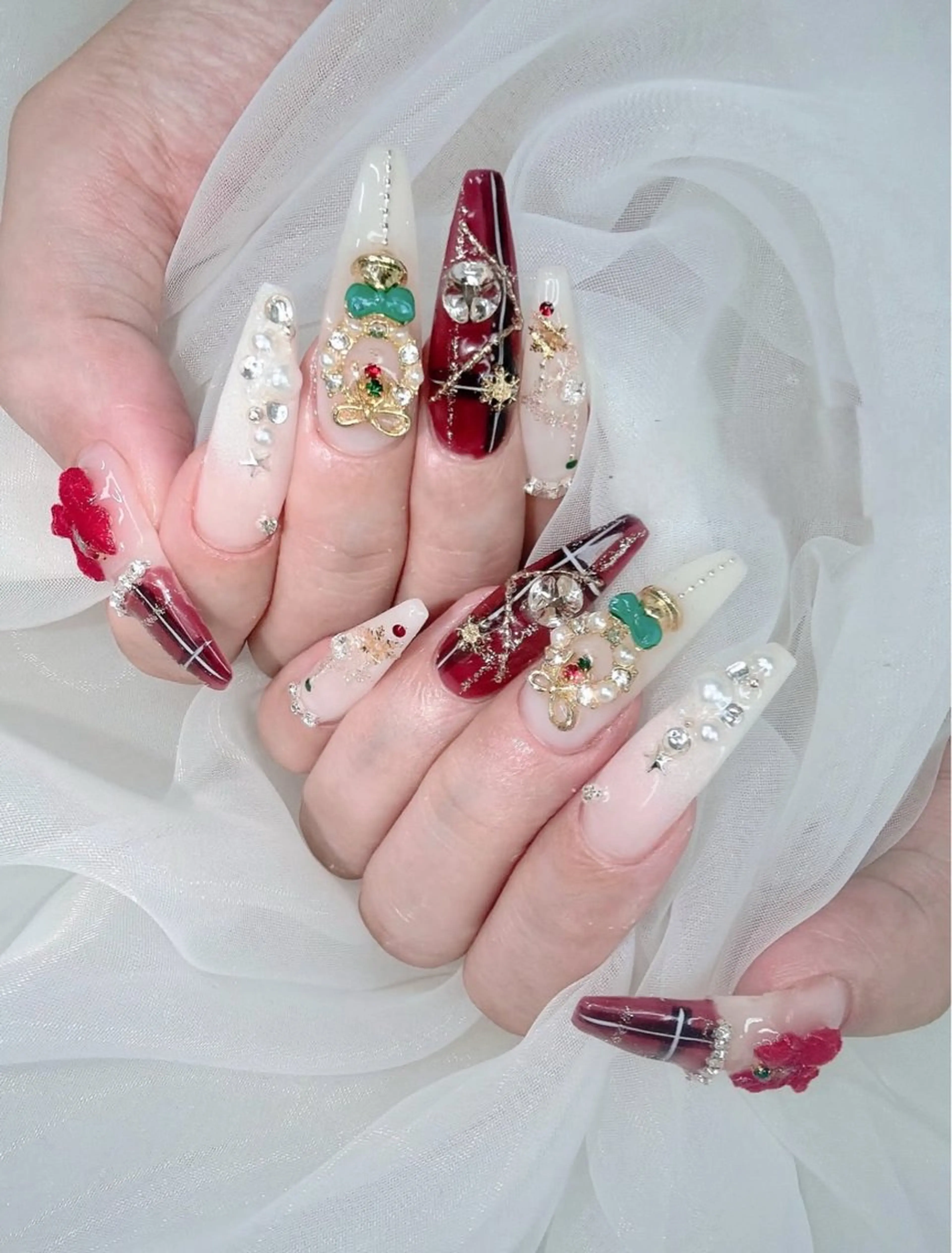 ネイル アニマル柄 オーロラネイル チークネイル フラッシュネイル ジェルネイル ハンドネイル Lyna 池袋のネイルデザイン