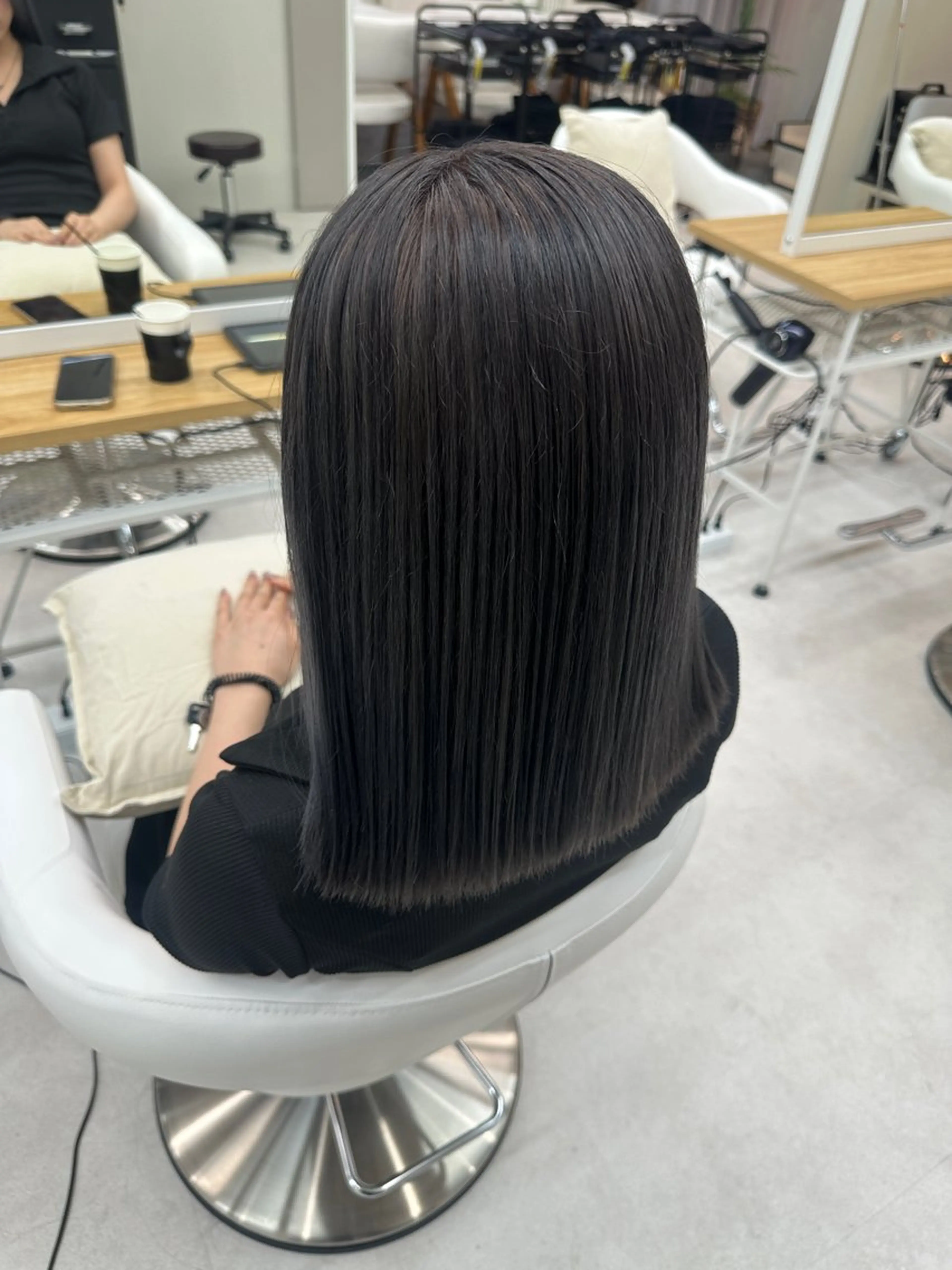 ミディアム カラー Aura所属・丸山 心 / 艶カラーのヘアスタイル