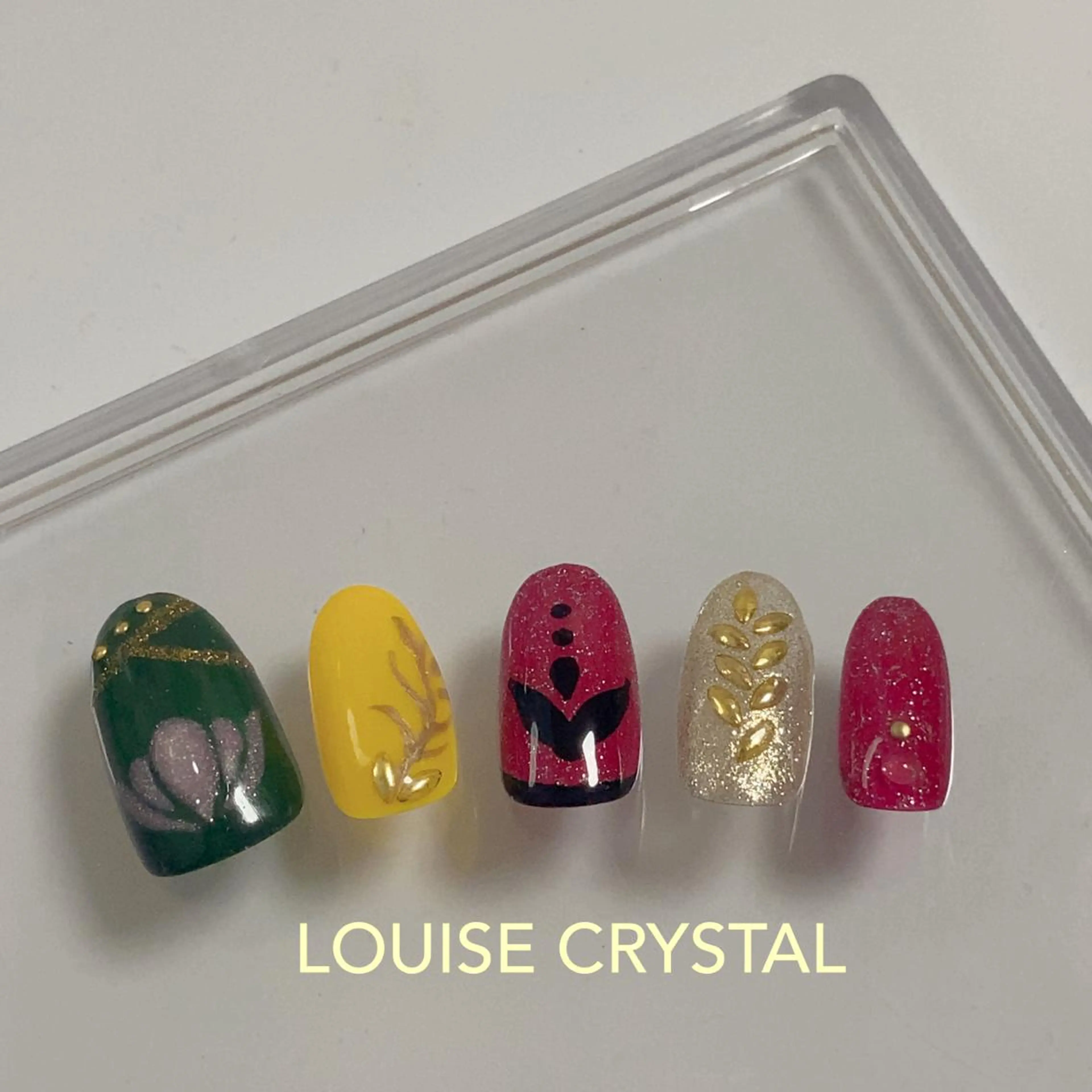 ネイル ネイルチップ ハンドネイル LOUISE CRYSTALのネイルデザイン