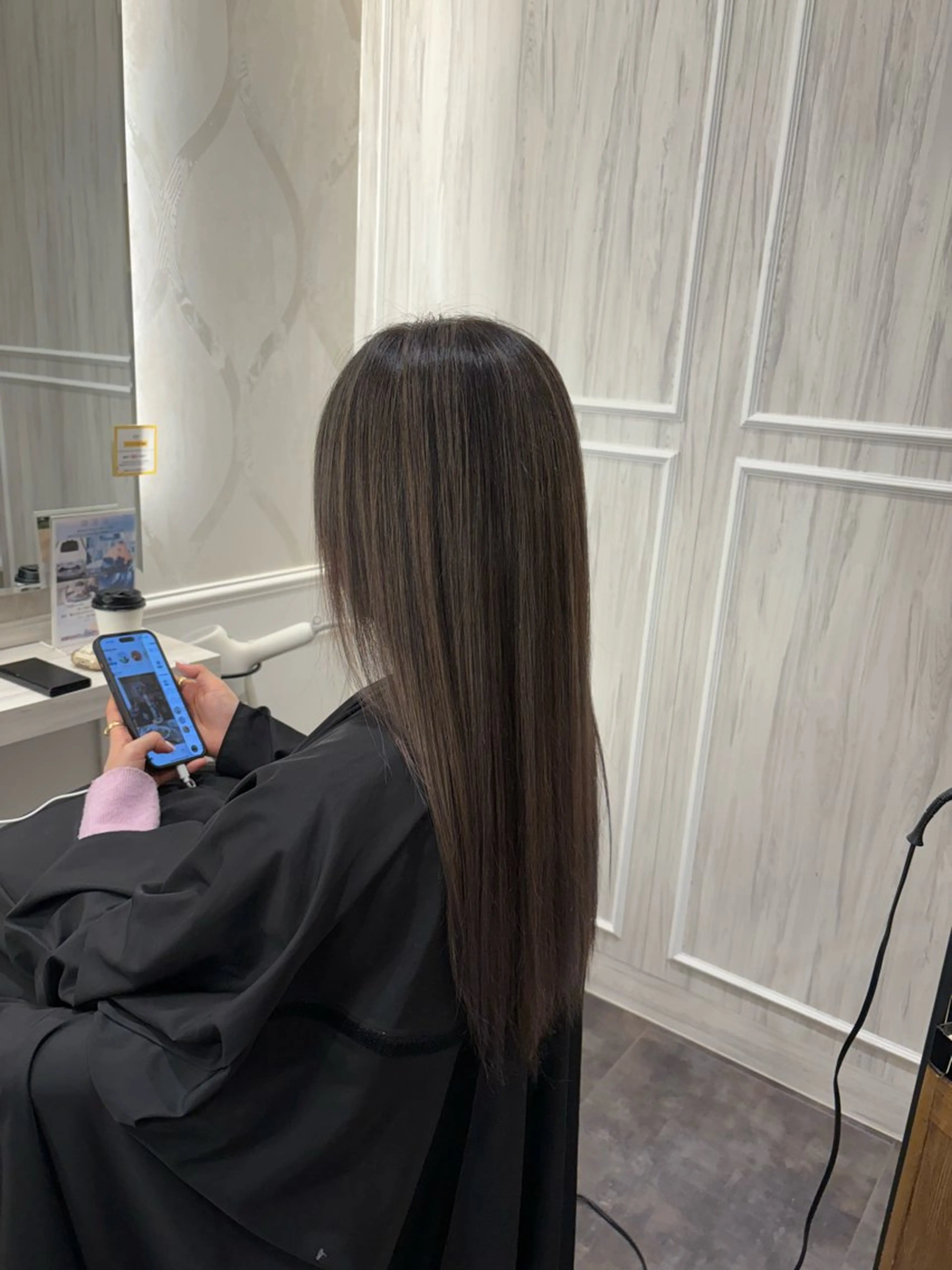 カラー 🌟心斎橋レイヤー 艶ハイトーン/ウルフのヘアスタイル