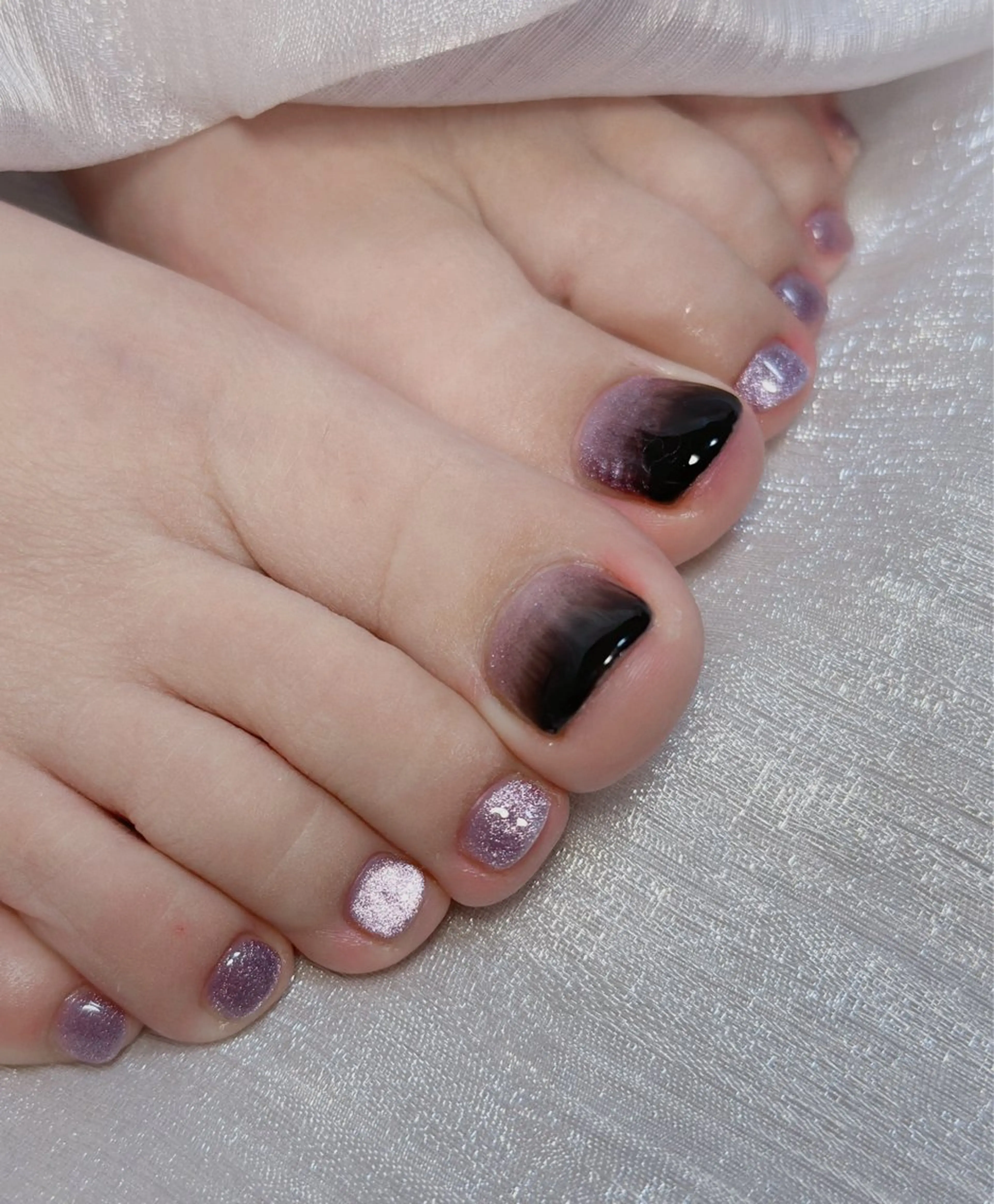 ネイル オーロラネイル 長さ出し フットネイル 韓国ネイル ラメ(グリッター) フットネイル 👍thumbs up nail👍のネイルデザイン