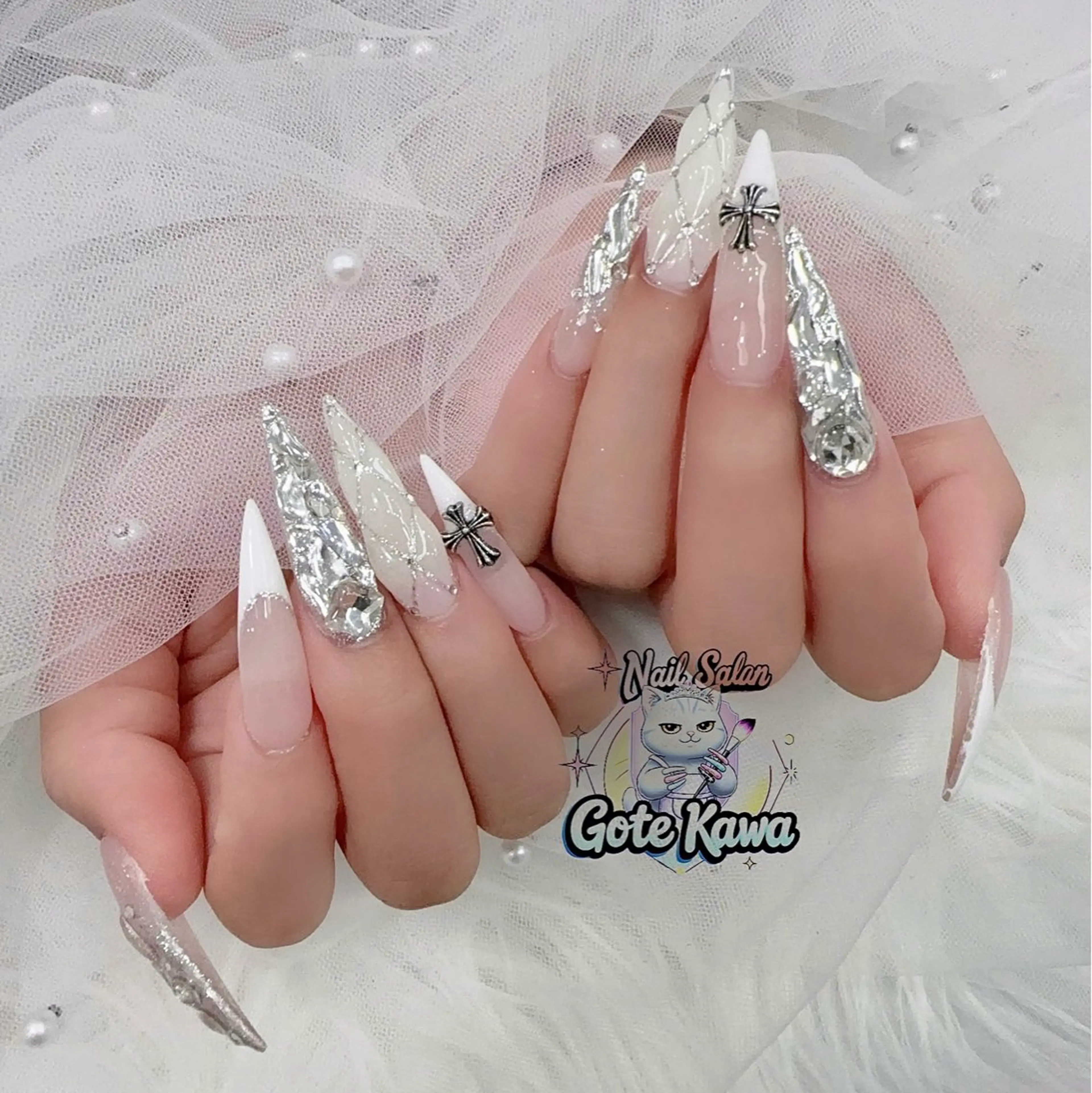 ネイル キラキラネイル 韓国ネイル スカルプネイル ハンドネイル ハンドケア GOTE KAWA Nail Salon(ゴテかわ)所属・Gote Kawa nail salonのネイルデザイン