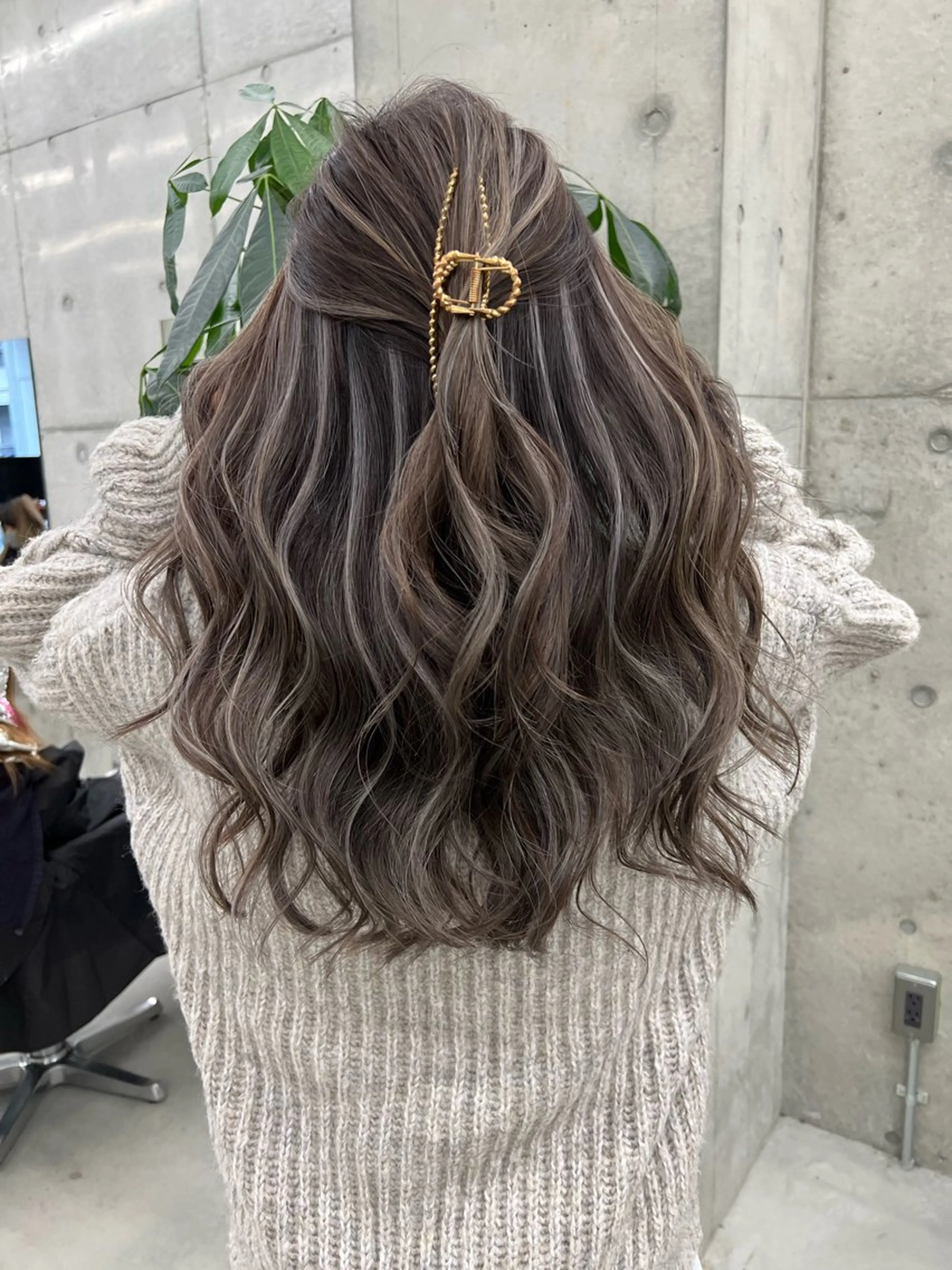 ロング ハイライト 原田 瑠月のヘアスタイル