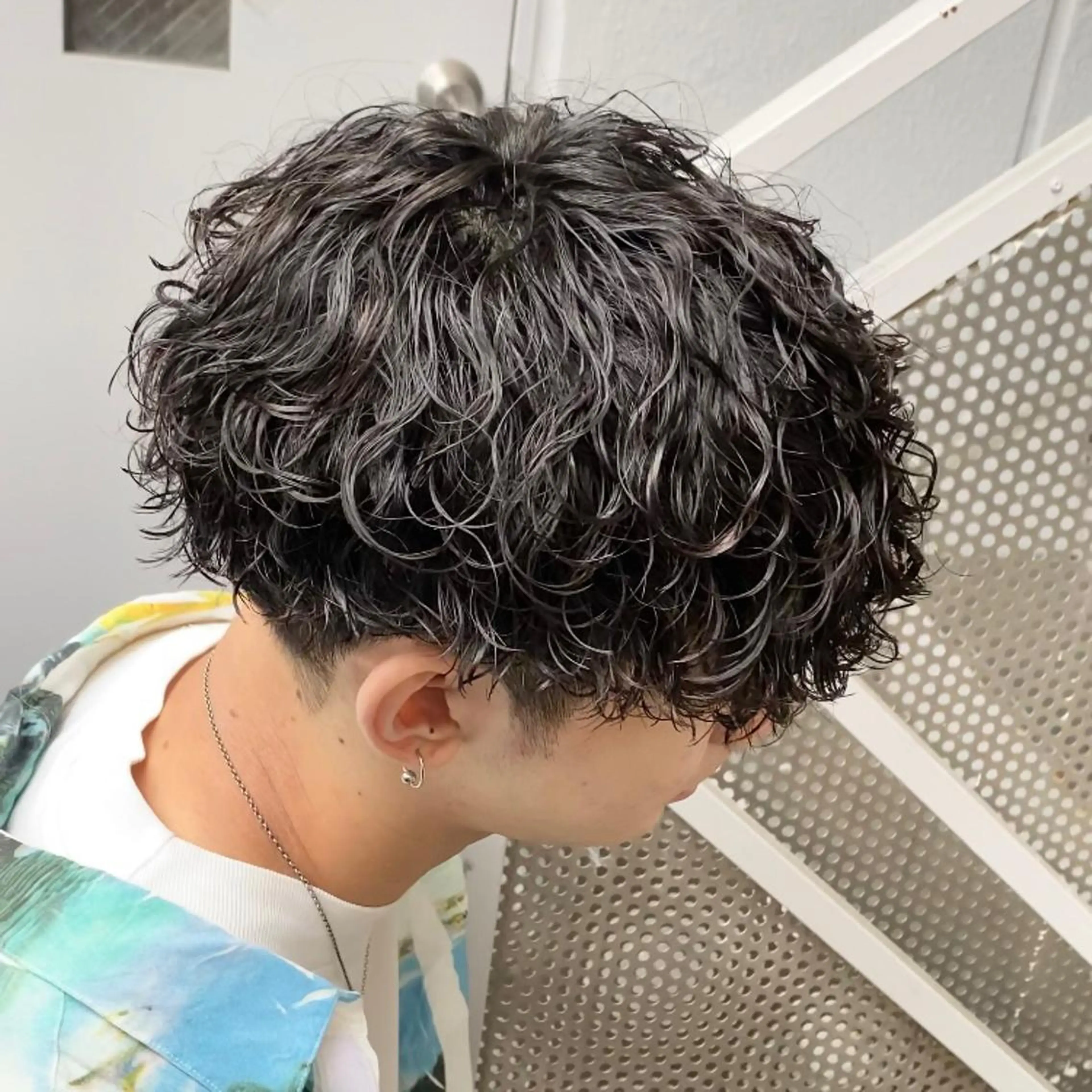 パーマ メンズ アイブロウ 曲がる縮毛矯正 LIBER 　岩名のヘアスタイル