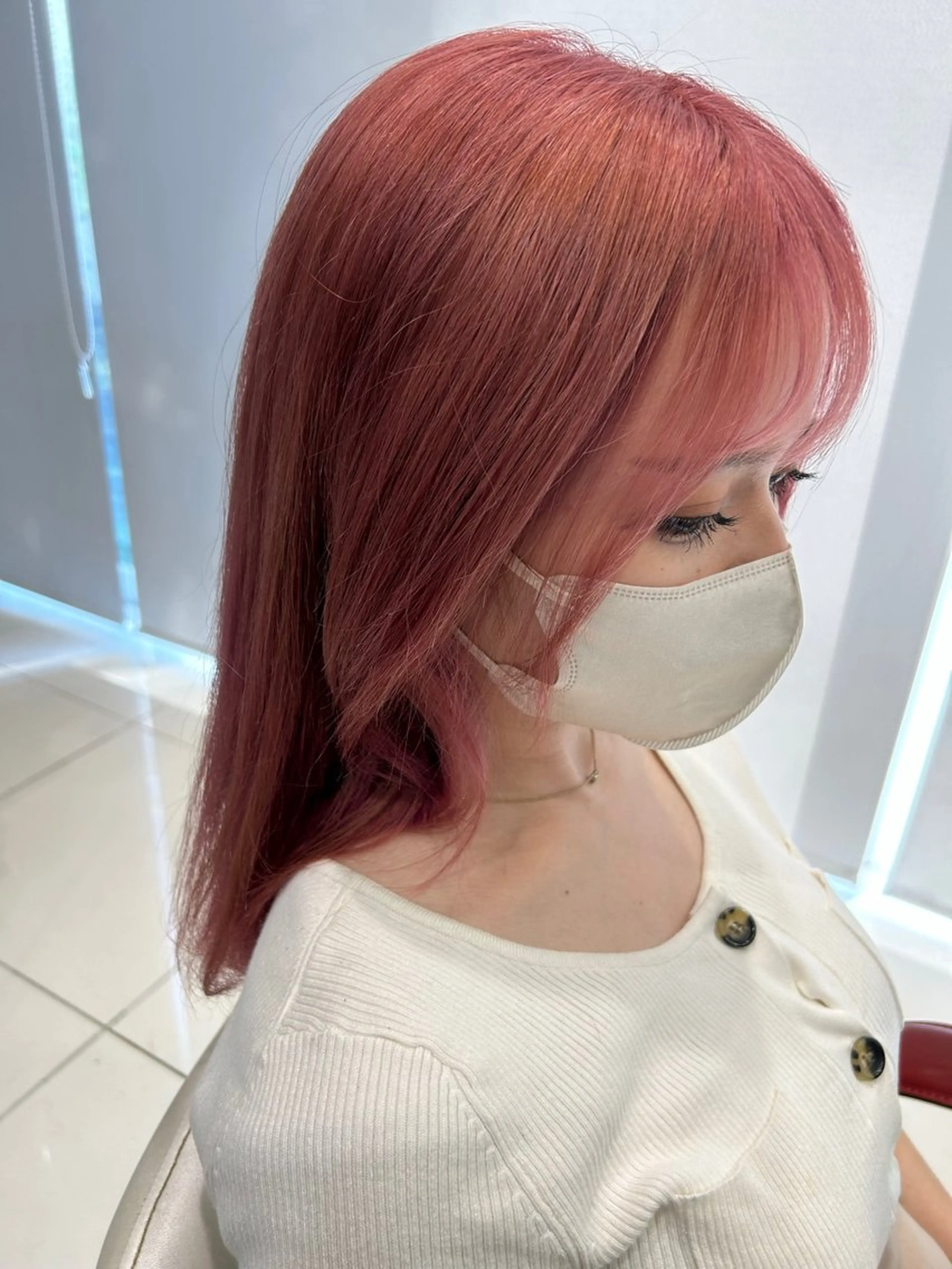 ロング カラー ピンクカラー 鈴木 颯介のヘアスタイル
