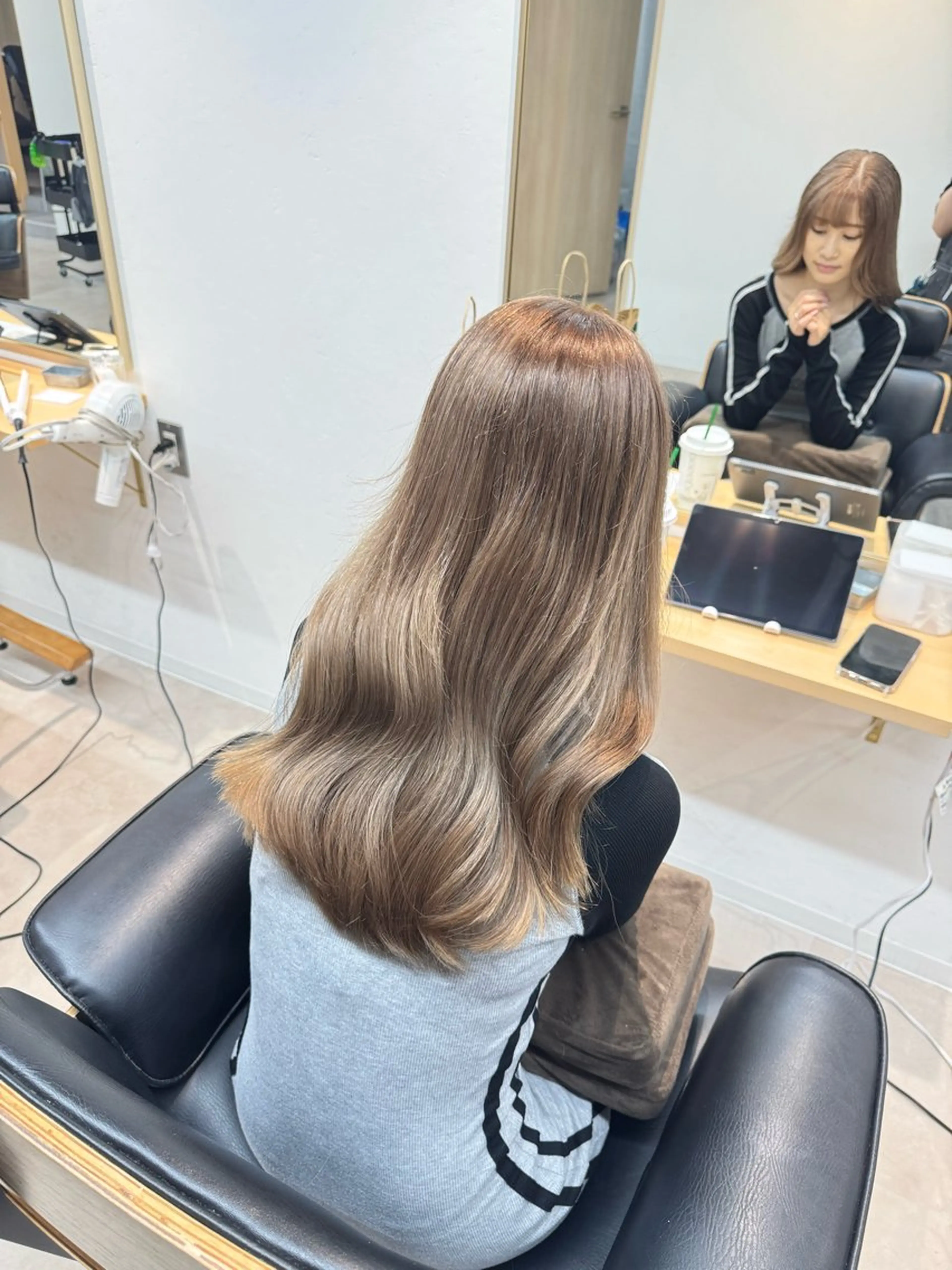 セミロング ヘアカラー toto./ NICHIKAのヘアスタイル