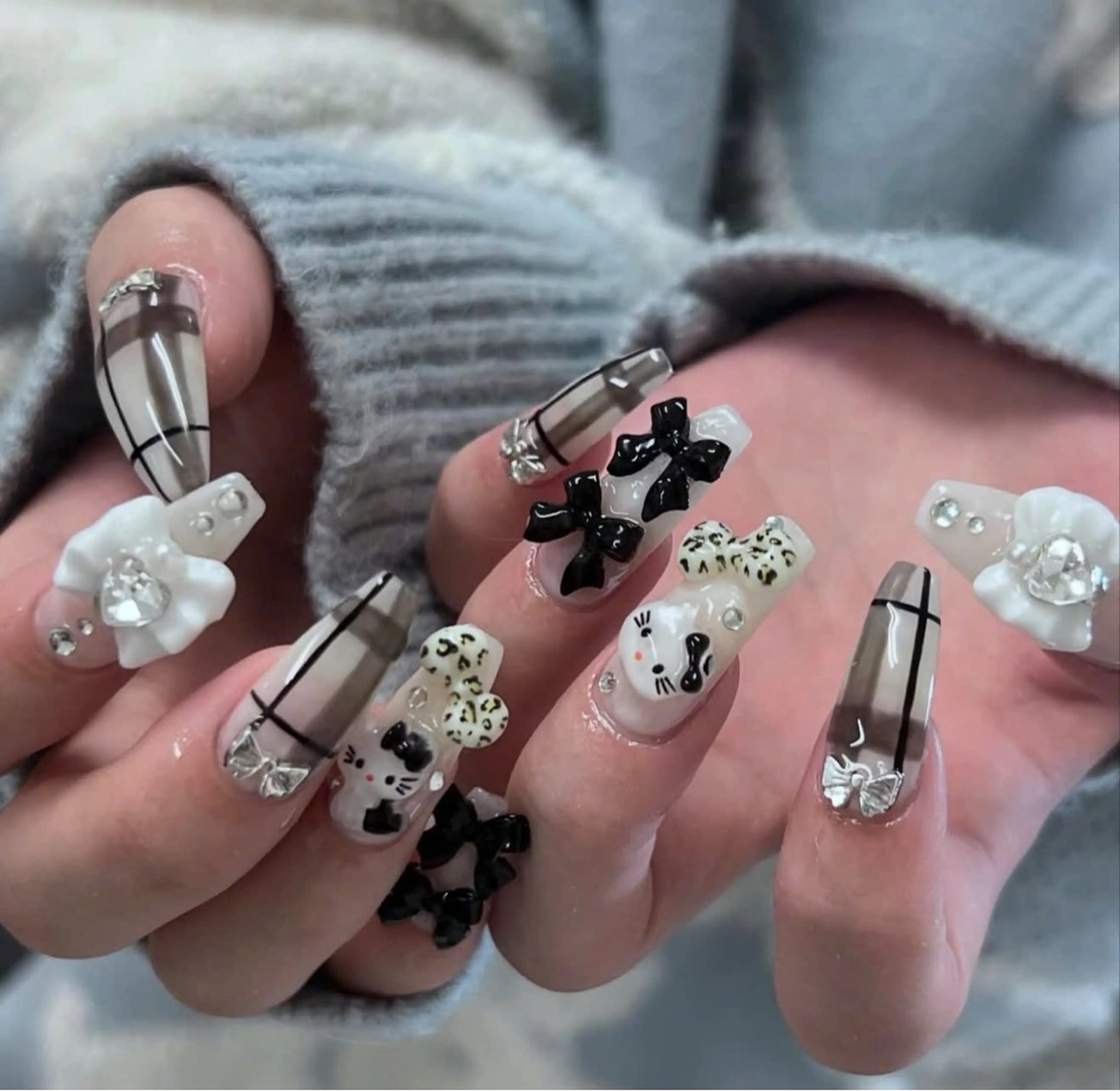 ネイル アニマル柄 オーロラネイル チークネイル フラッシュネイル ジェルネイル ハンドネイル Hinaa 池袋のネイルデザイン