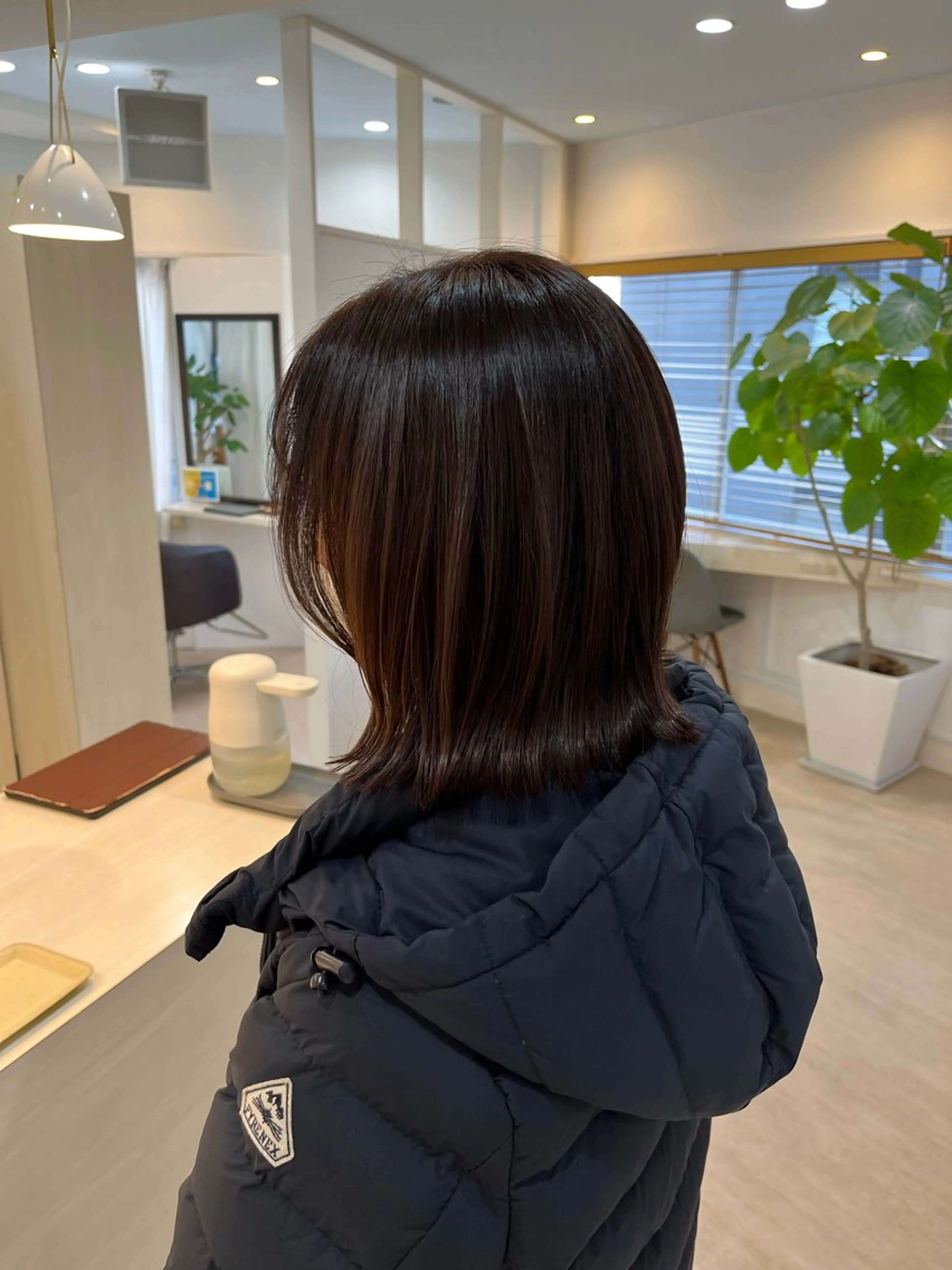 ミディアム ミディアムパーマ ボブ 外ハネヘア 酸性ストレート 植松 茜のヘアスタイル