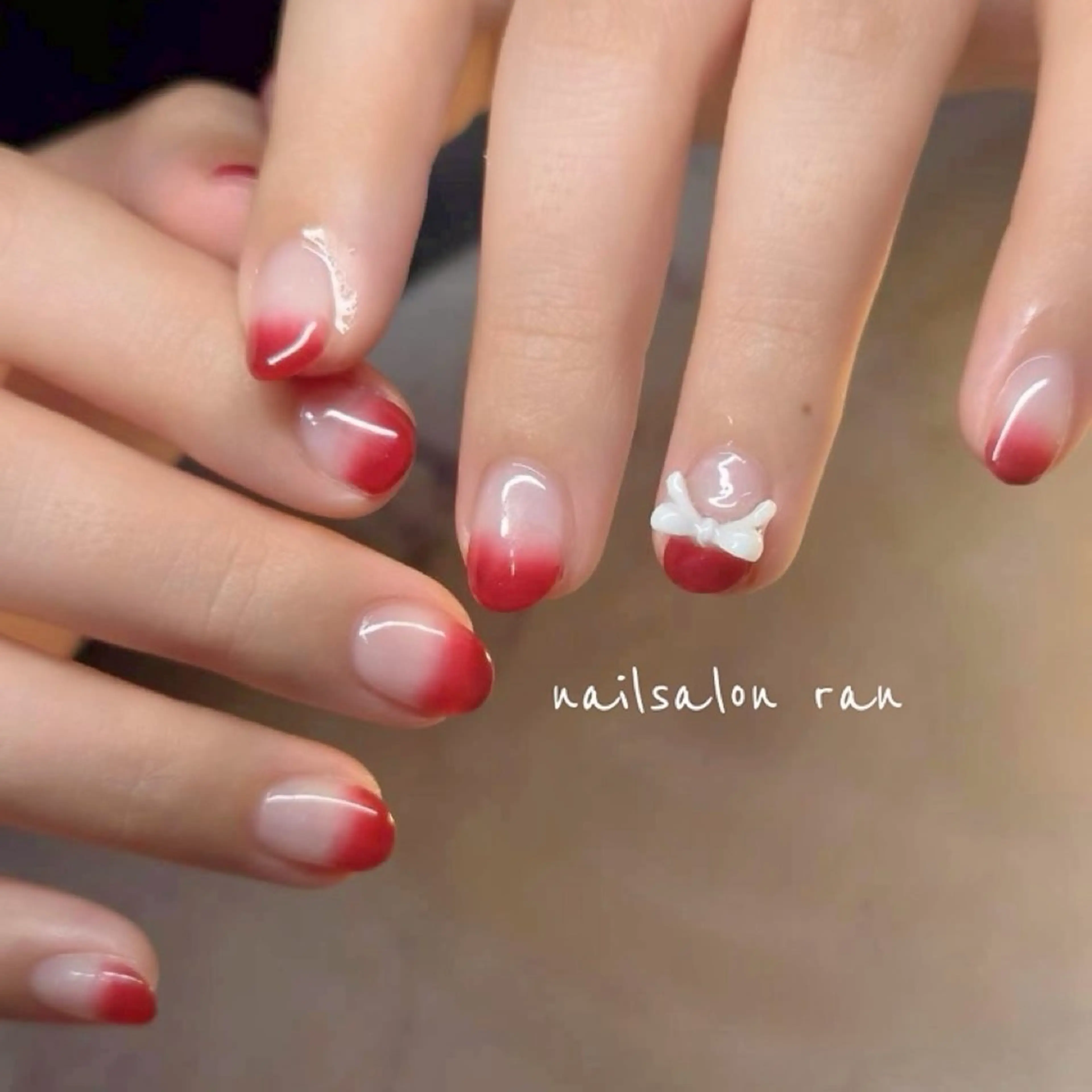 ネイル グラデーション 赤色 ハンドネイル ハンドケア nailsalon ranのネイルデザイン