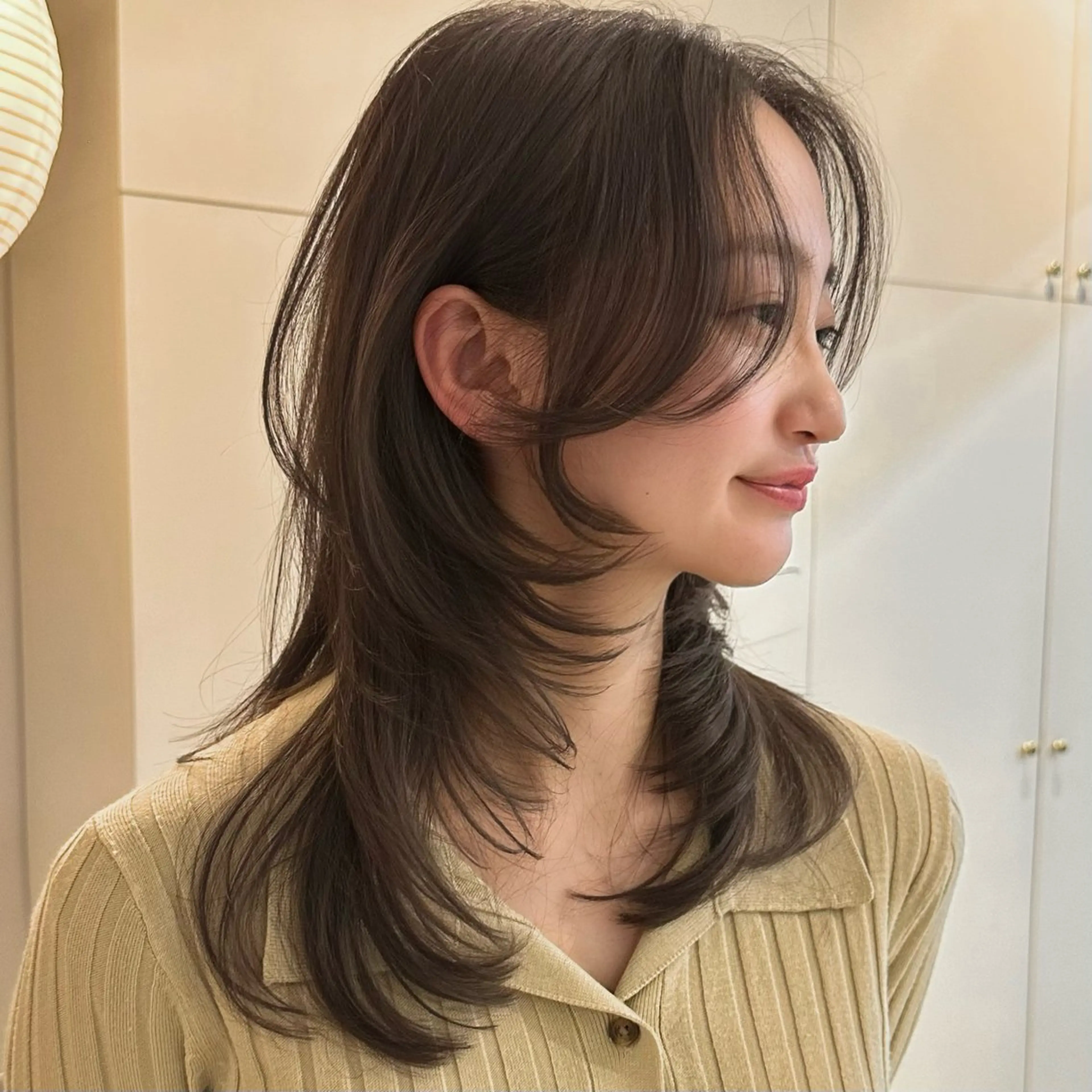 ミディアム カット ヘアカラー トリートメント 🌹ハッシュカット、 レイヤー韓国ヘア🌹のヘアスタイル