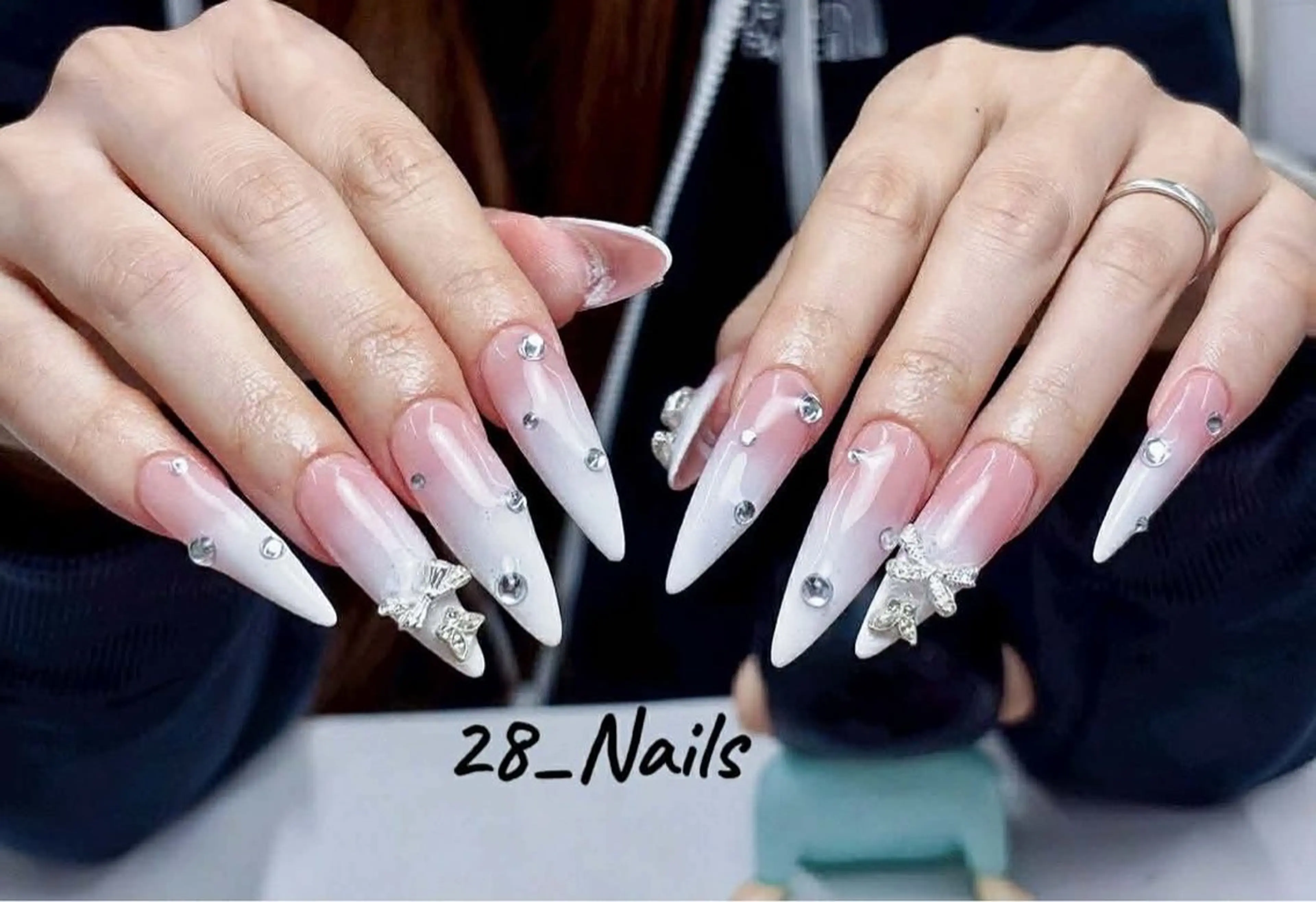 ロング ハンドネイル トゥー フエンのネイルデザイン